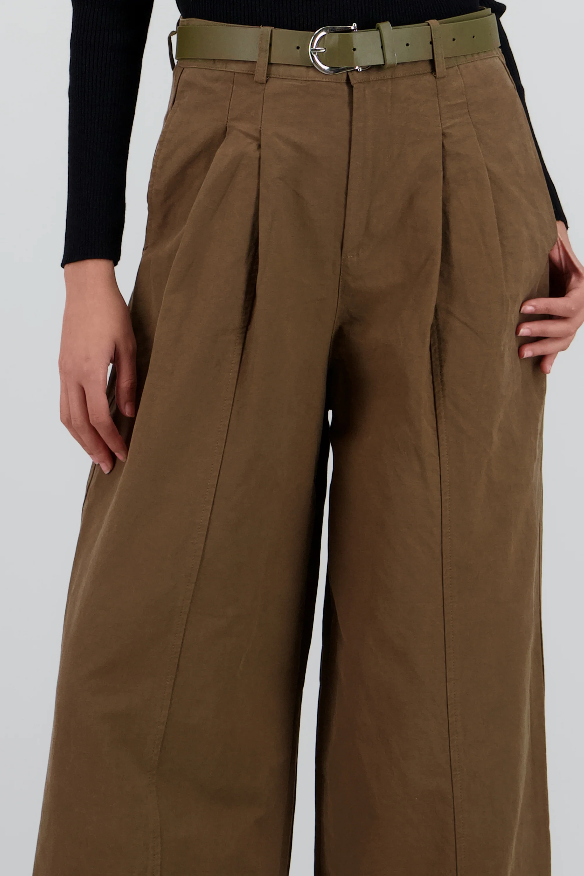 Pantalon amplio con cinturon - Image 5