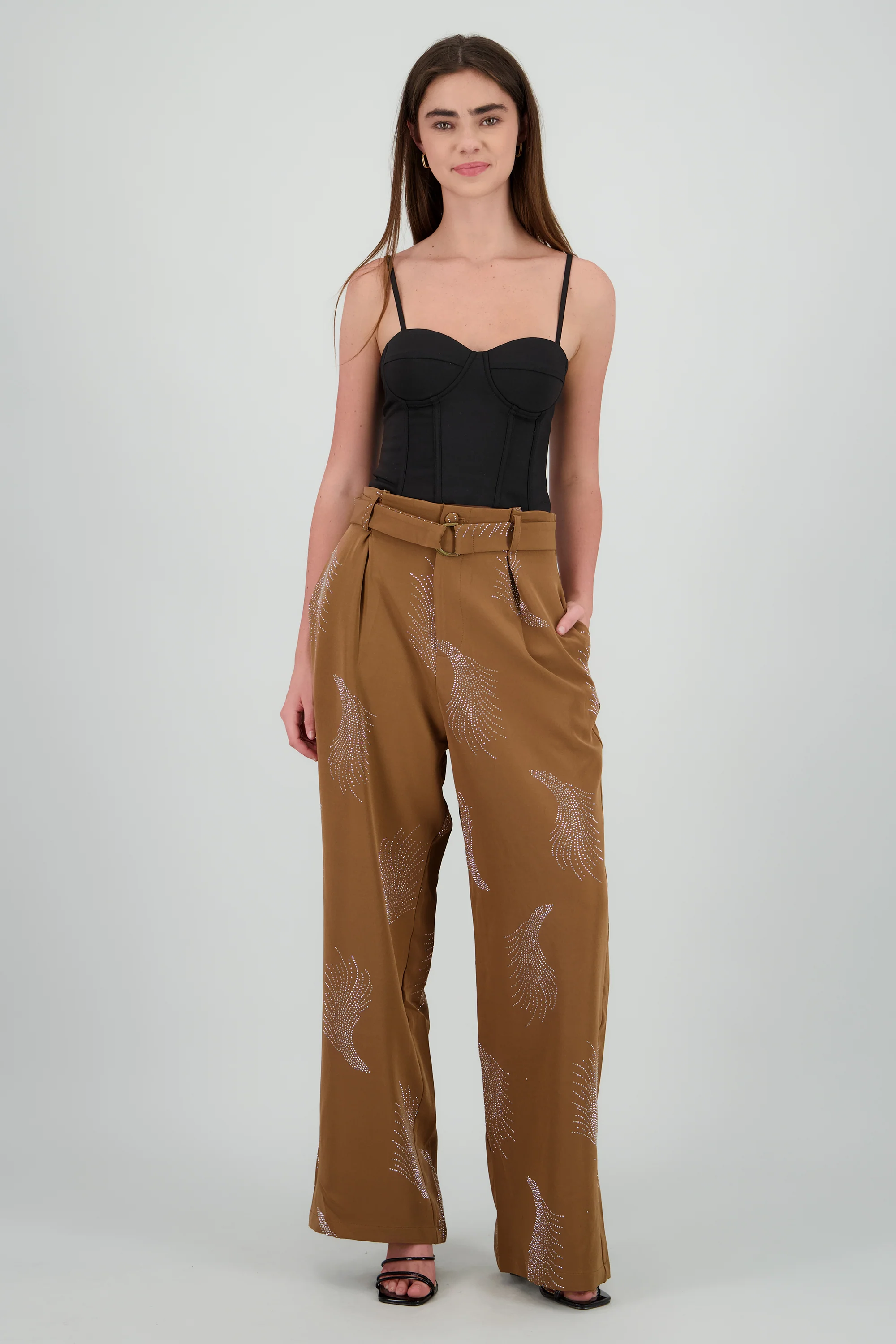 Pantalon amplio detalle brillos