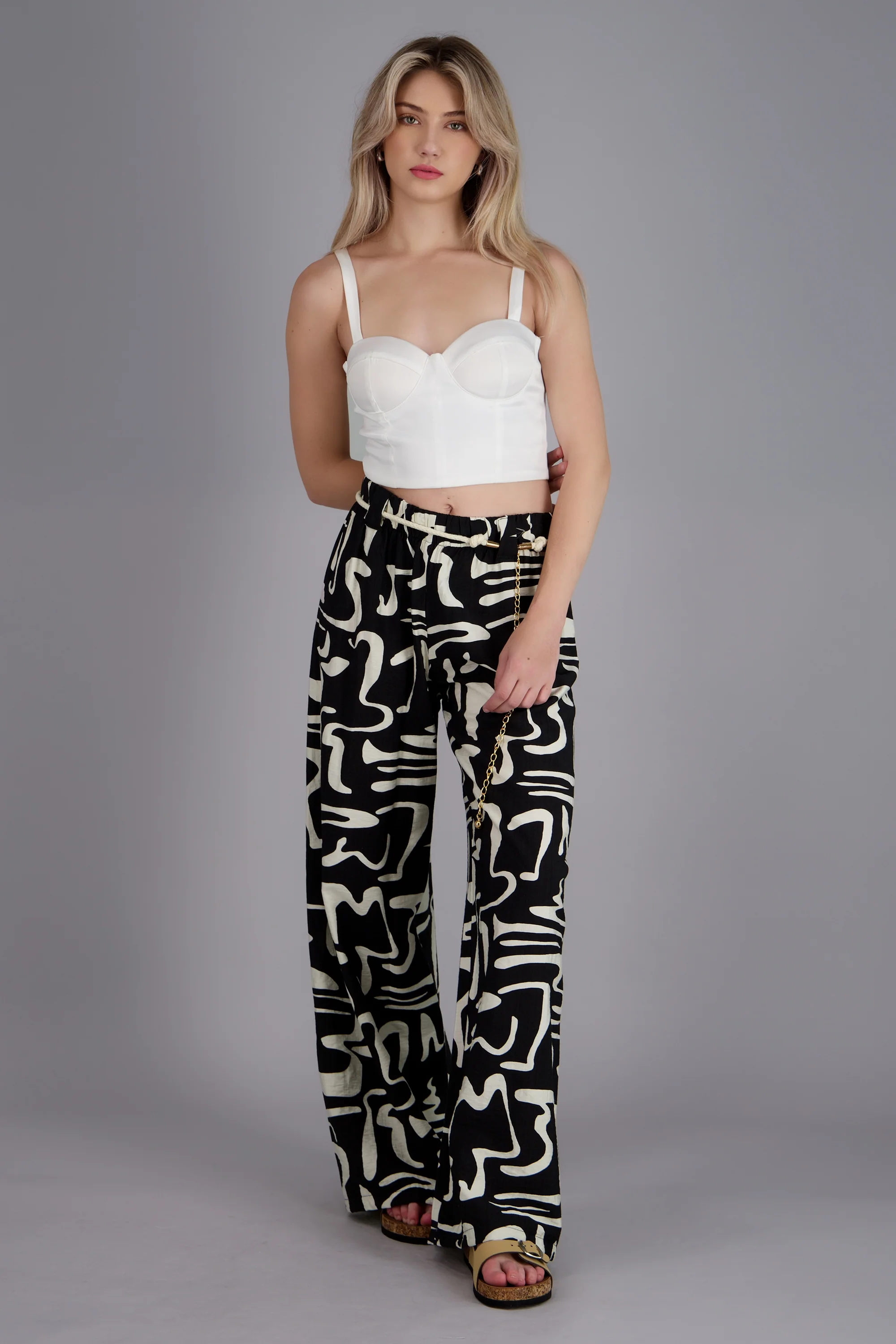 Pantalon amplio detalle cinturon - Image 2