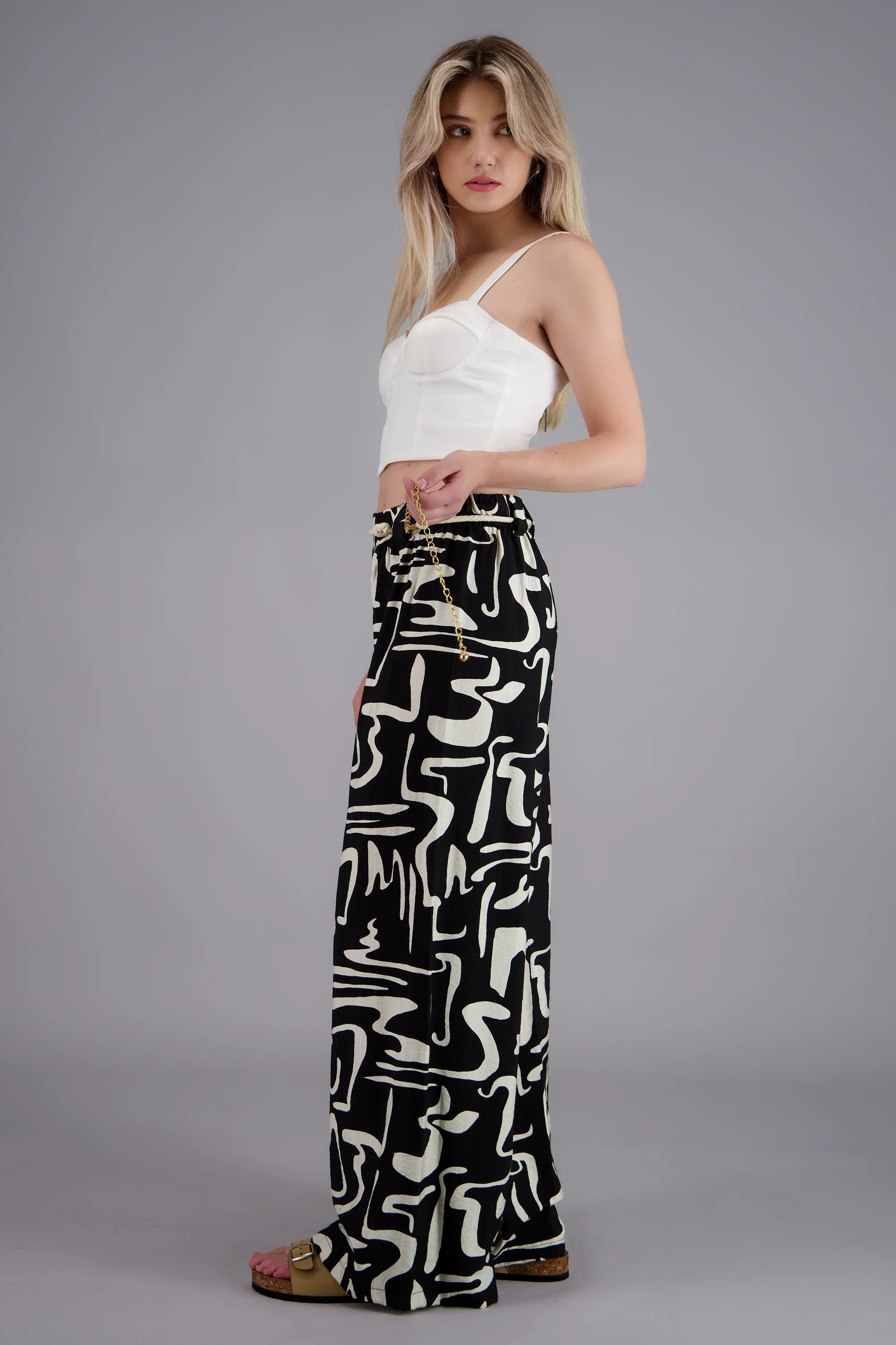 Pantalon amplio detalle cinturon - Image 3