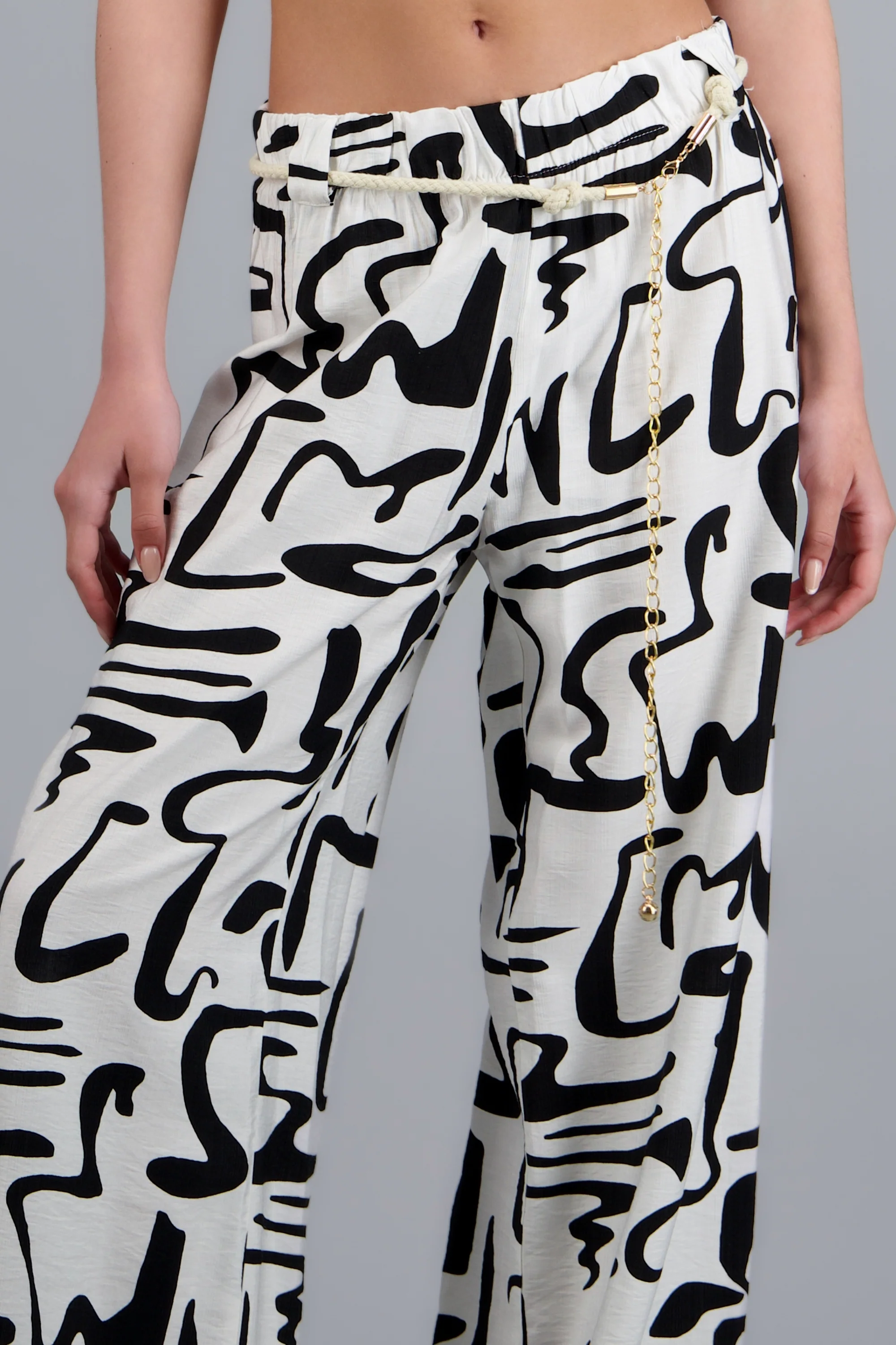 Pantalon amplio detalle cinturon - Image 5