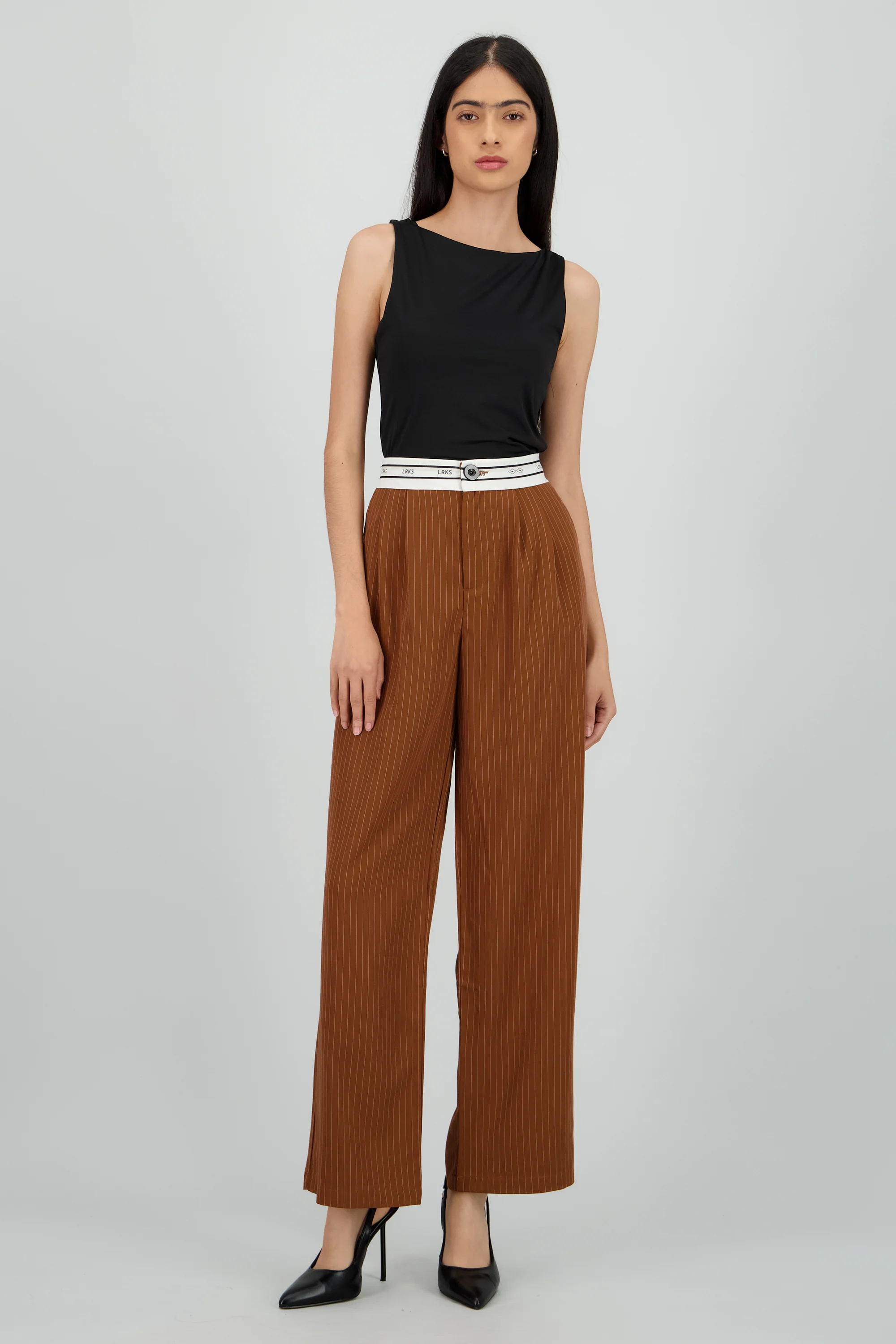 Pantalon amplio detalle pretina