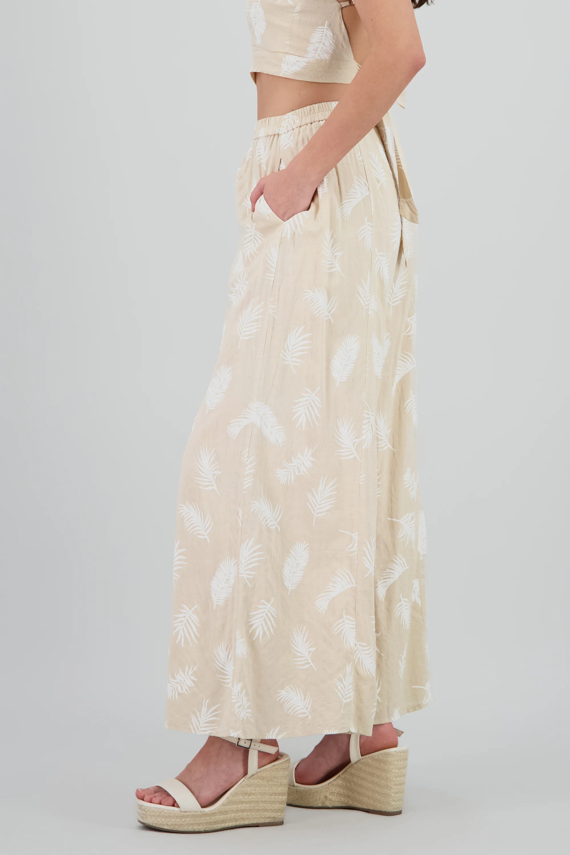 Pantalon amplio estampado tropical - Image 3