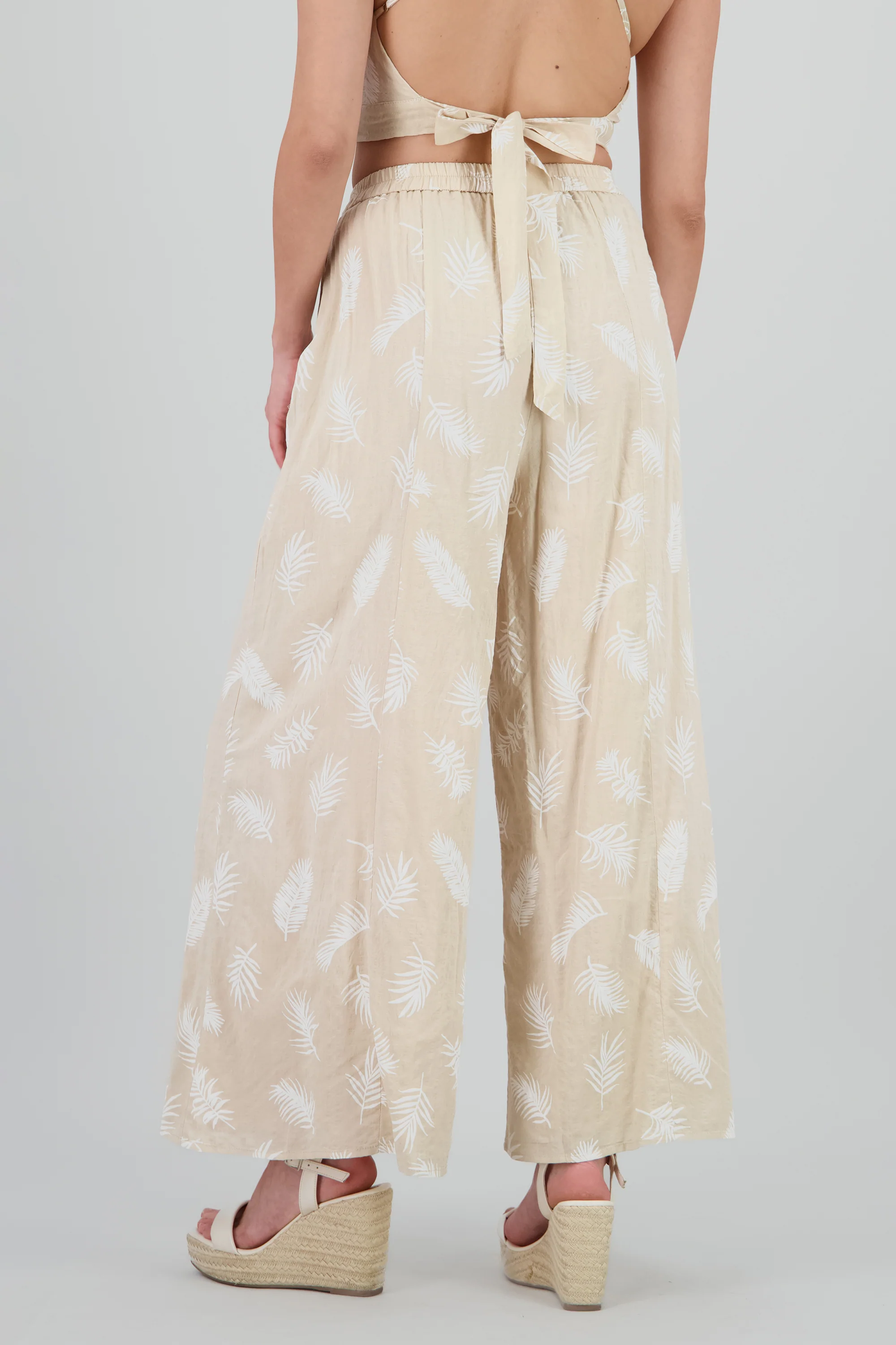 Pantalon amplio estampado tropical - Image 4