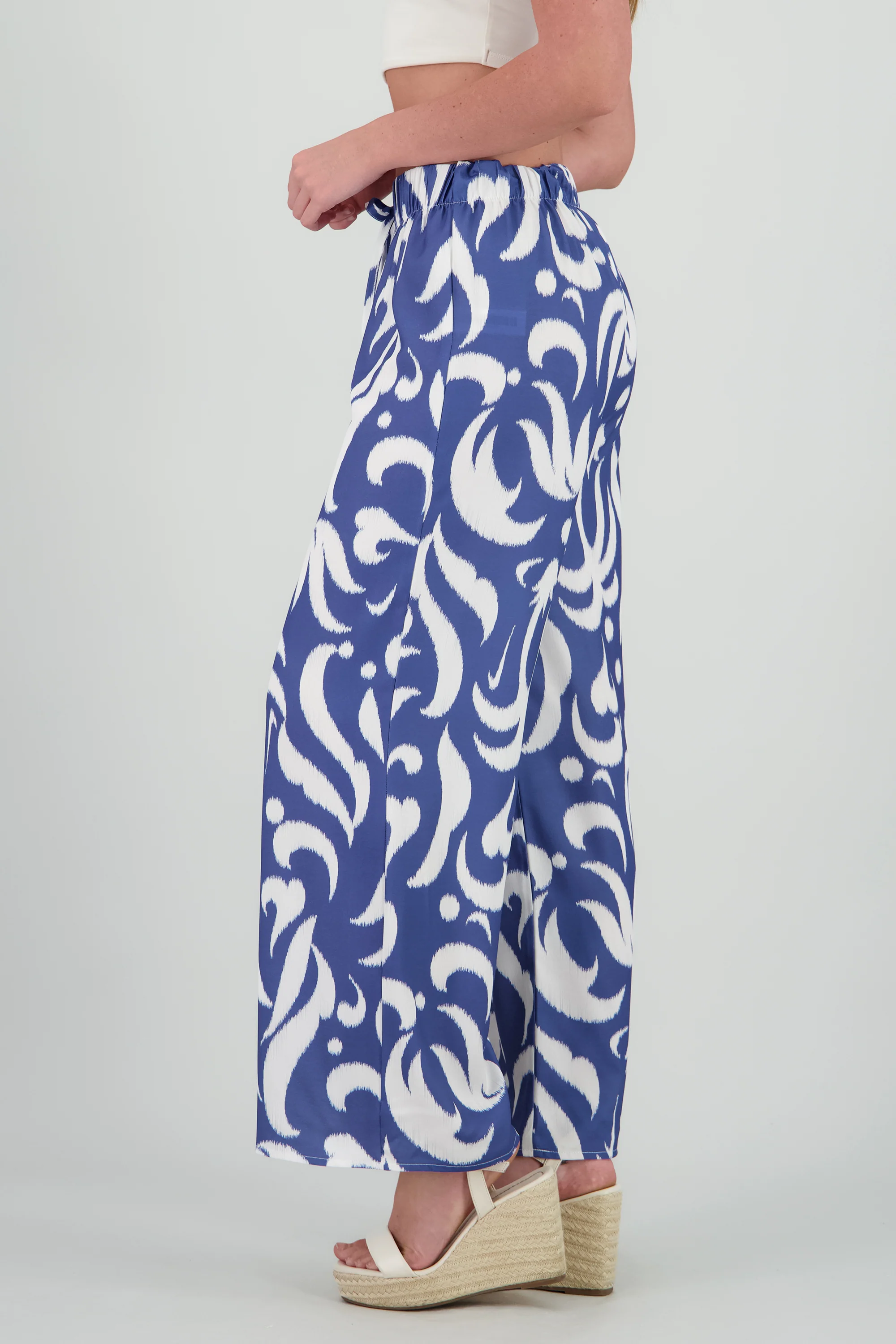 Pantalon amplio estampado tropical - Image 3