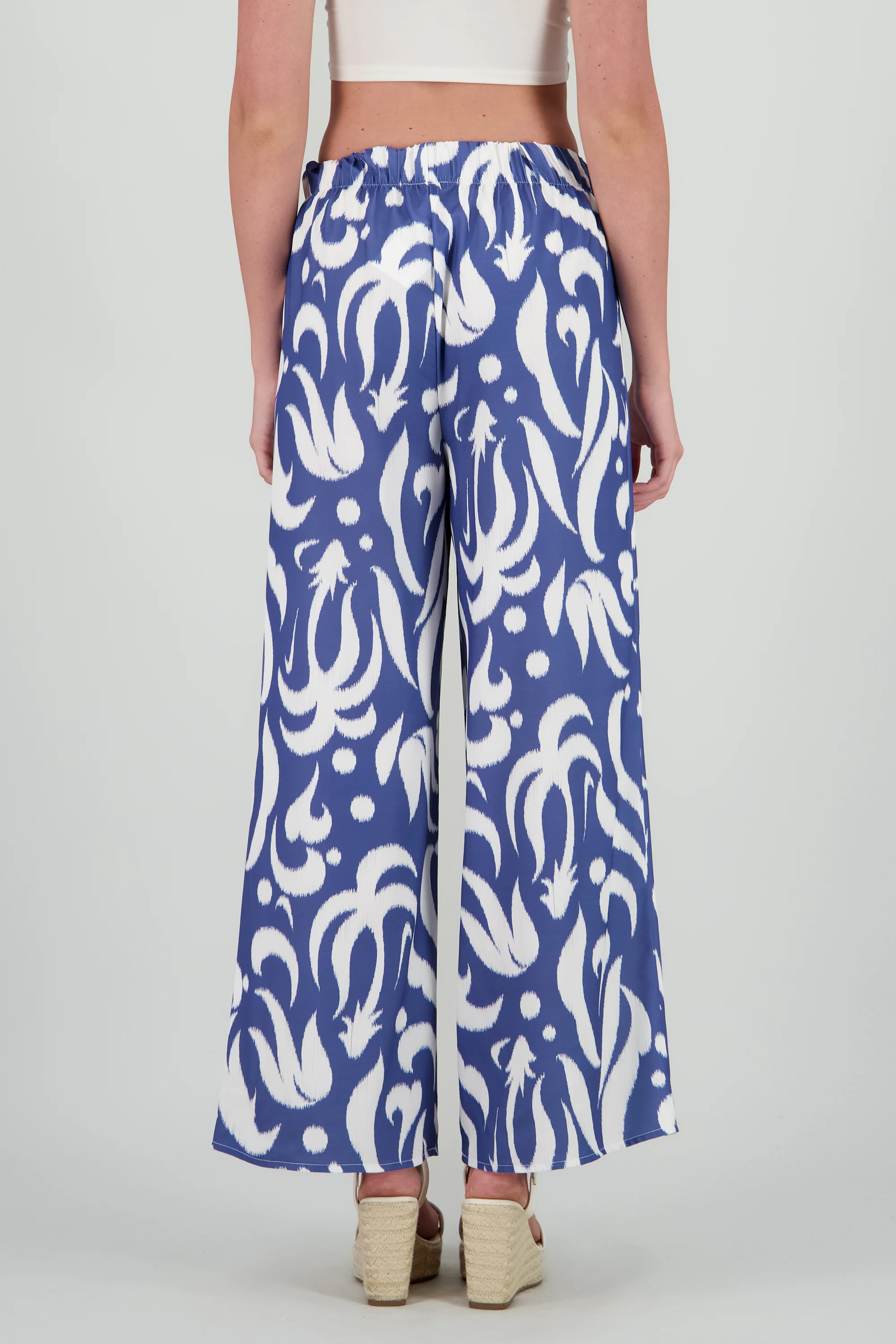 Pantalon amplio estampado tropical - Image 4