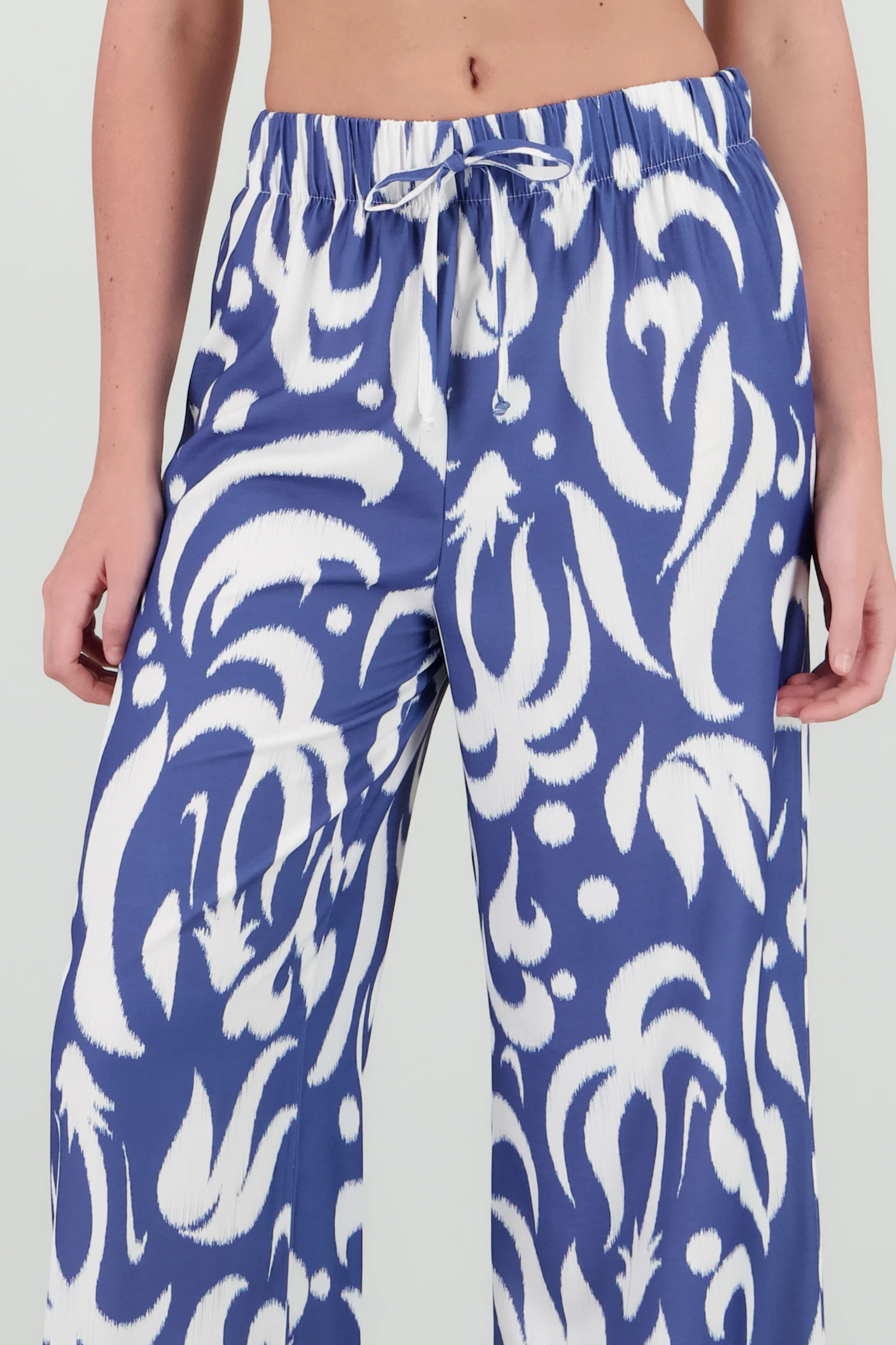 Pantalon amplio estampado tropical - Image 5