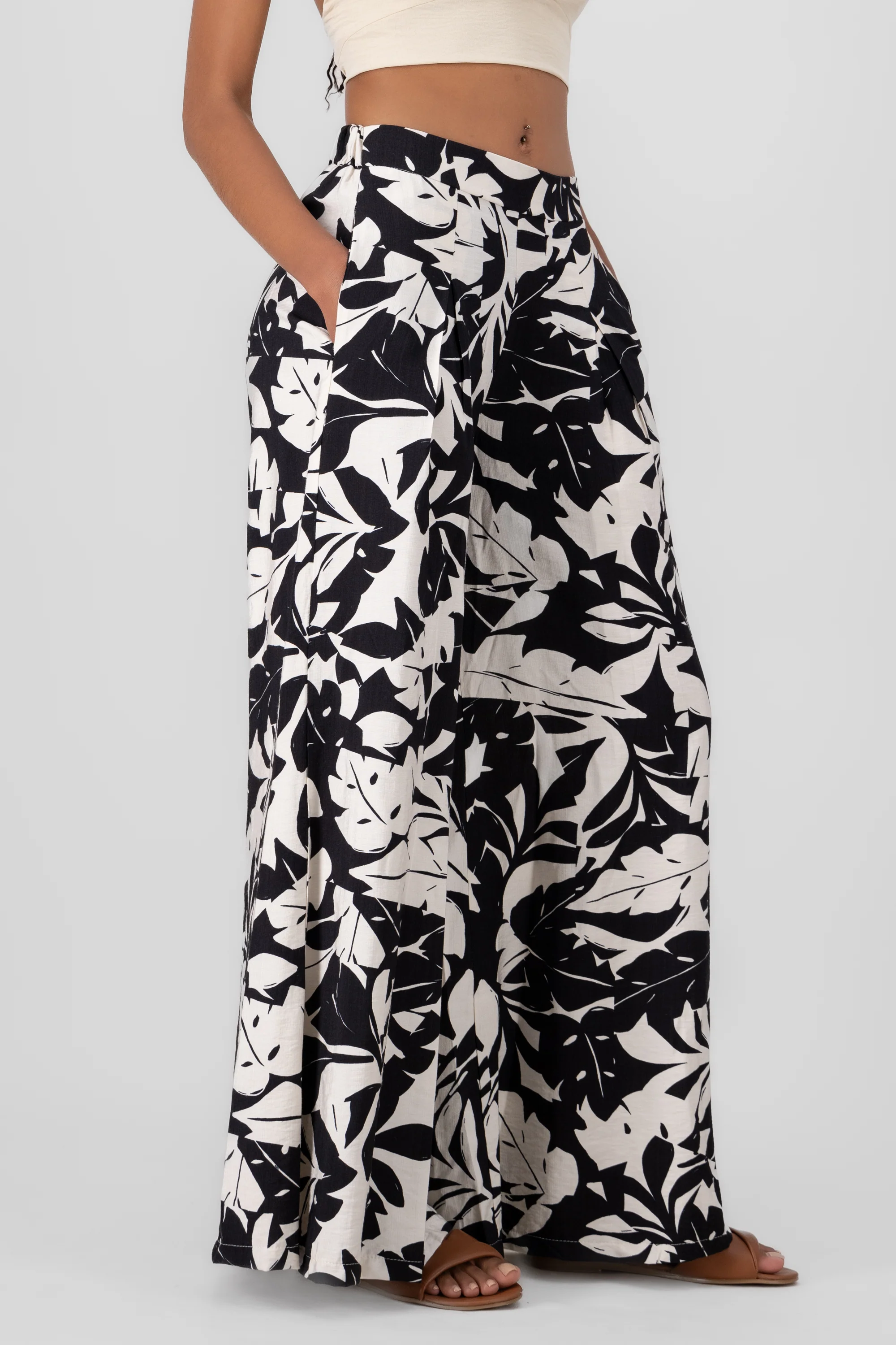 Pantalon amplio estampado tropical - Image 3