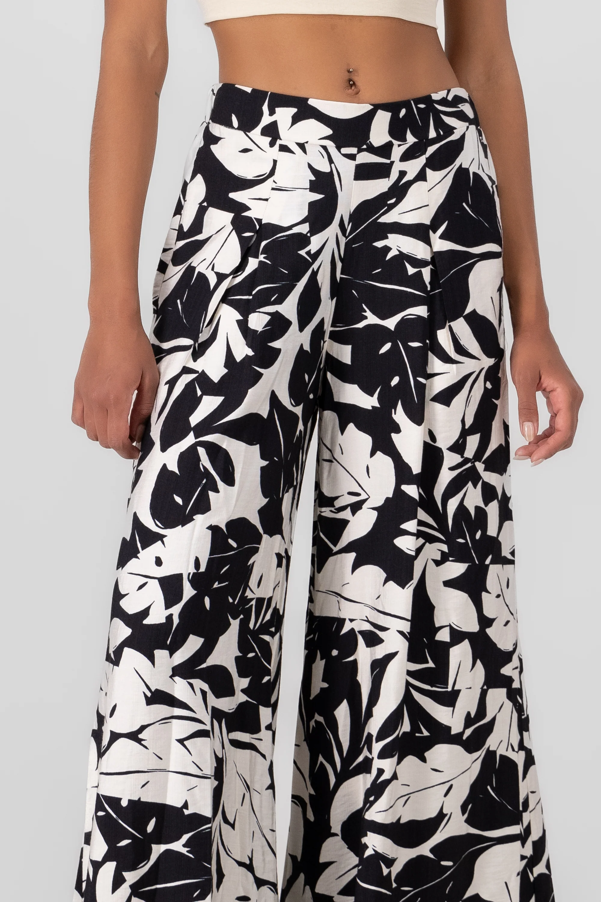 Pantalon amplio estampado tropical - Image 5