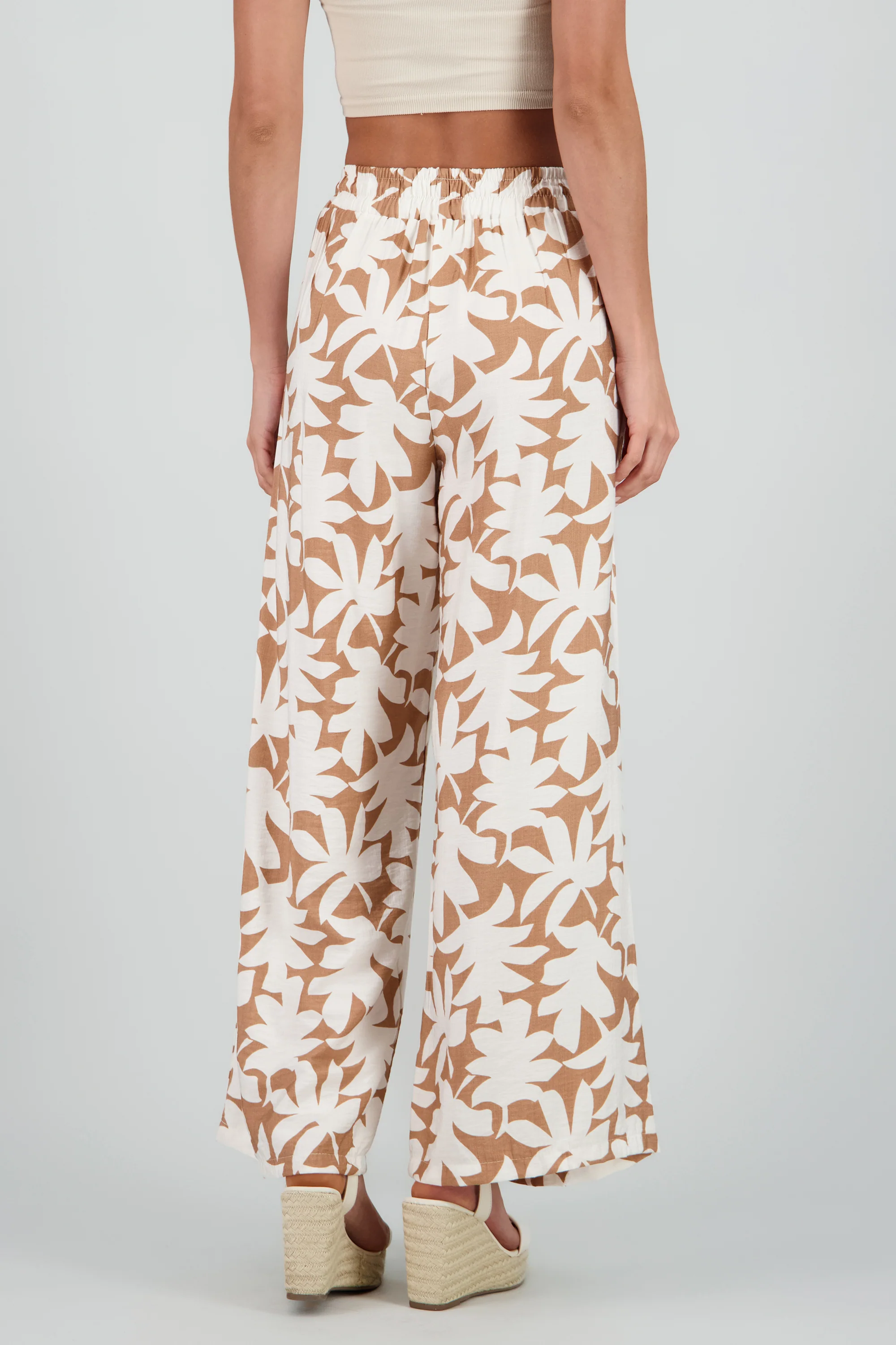 Pantalon amplio estampado tropical - Image 4