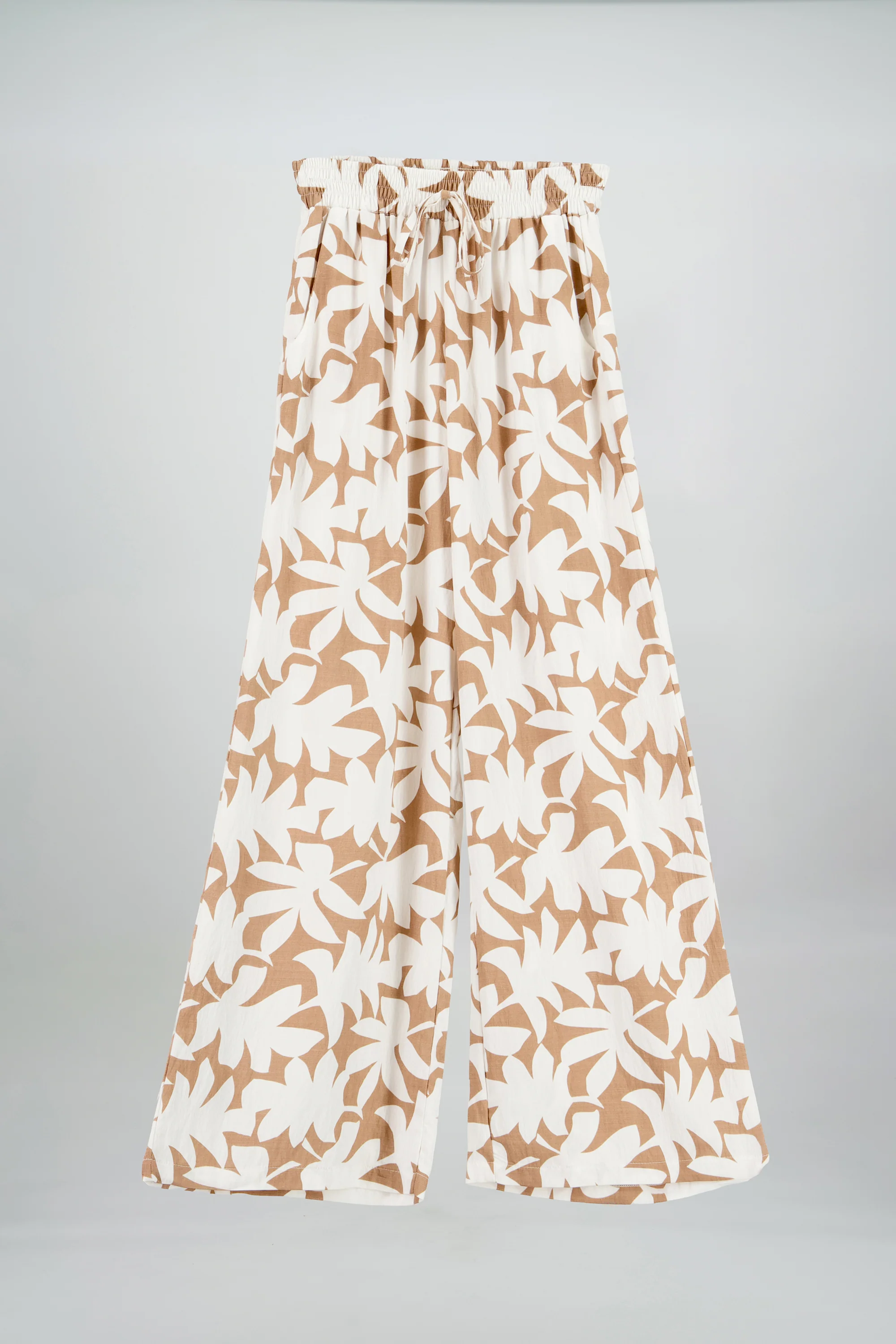 Pantalon amplio estampado tropical - Image 6
