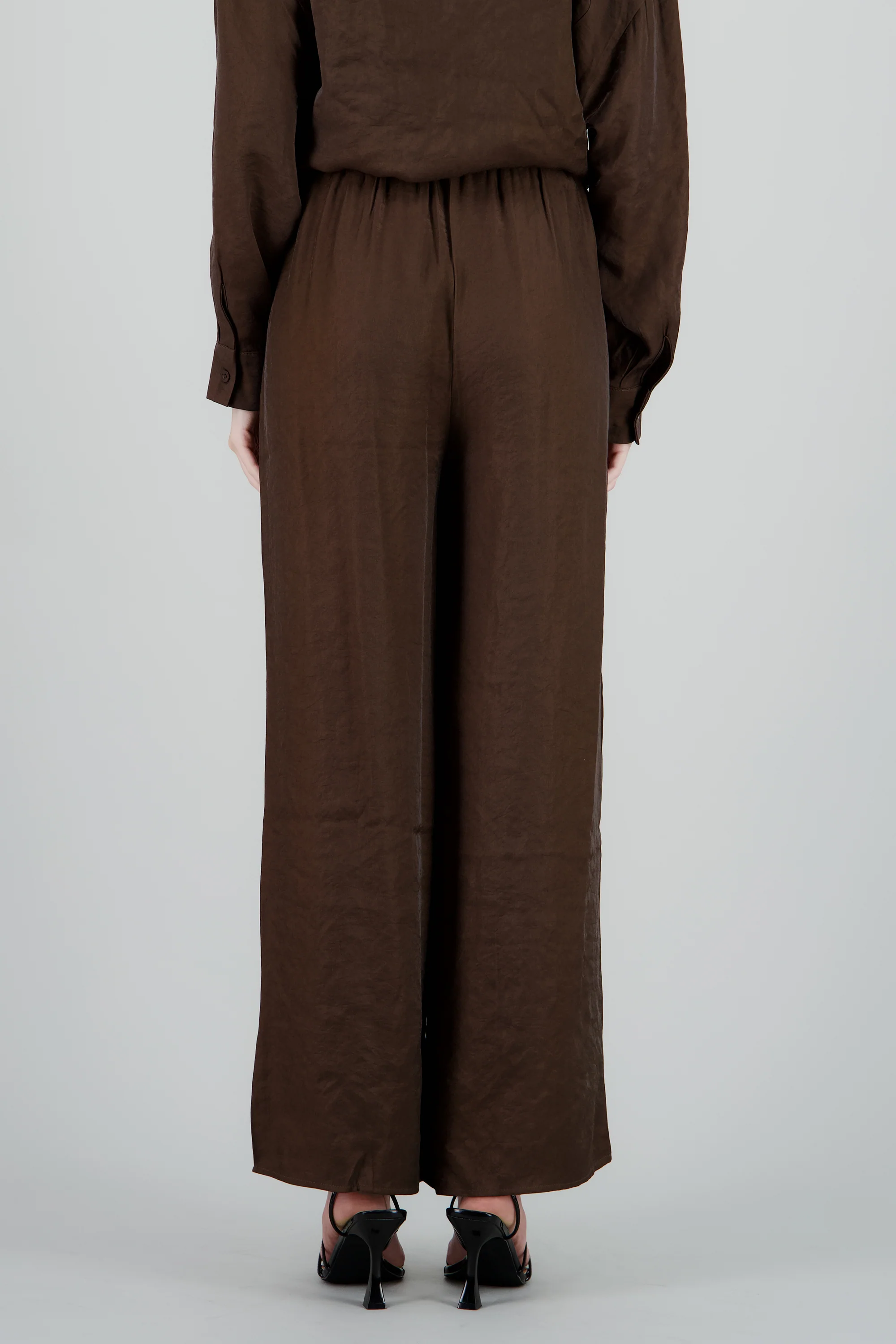Pantalon amplio fluido detalle satinado - Image 4