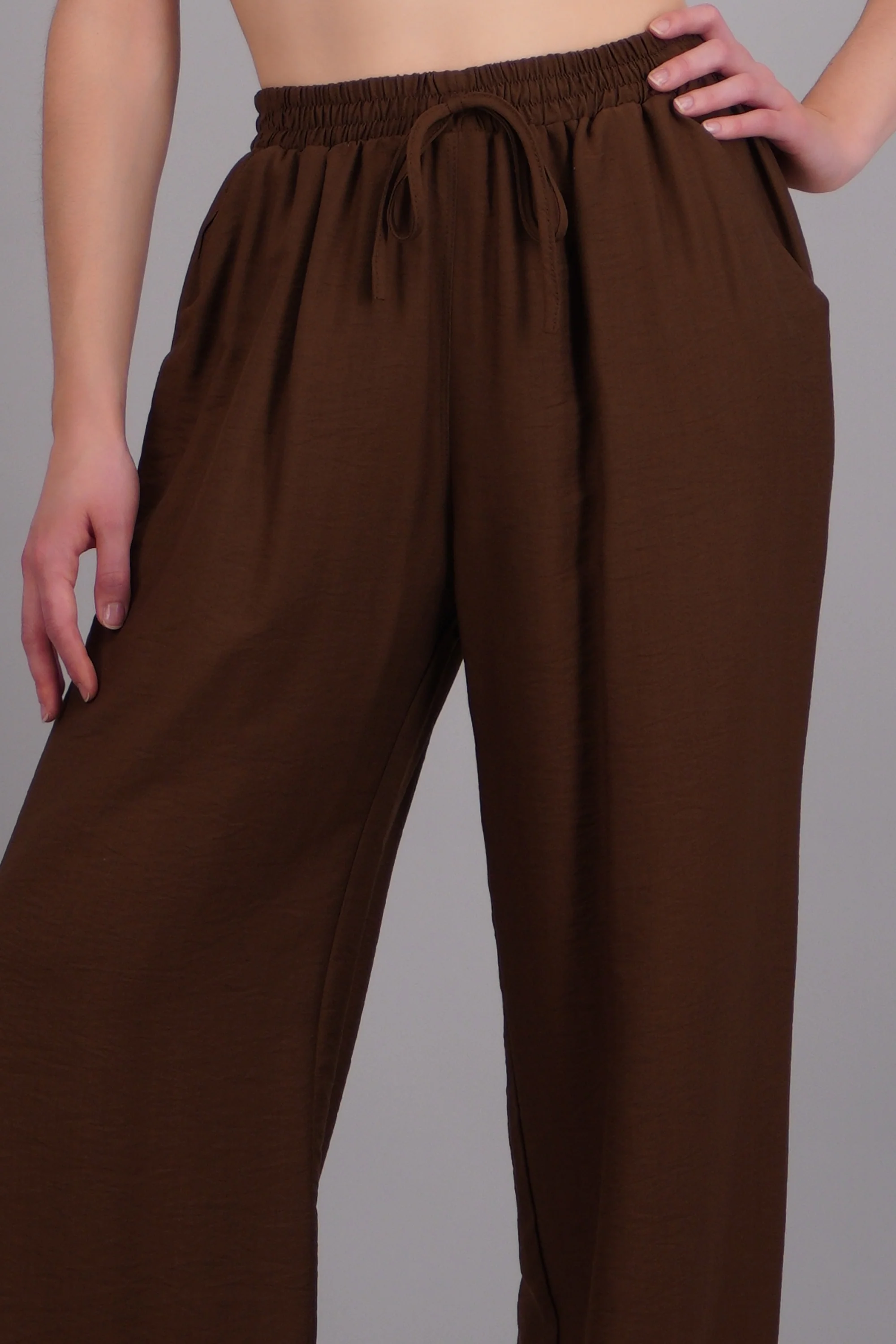Pantalon amplio liso con resorte - Image 5
