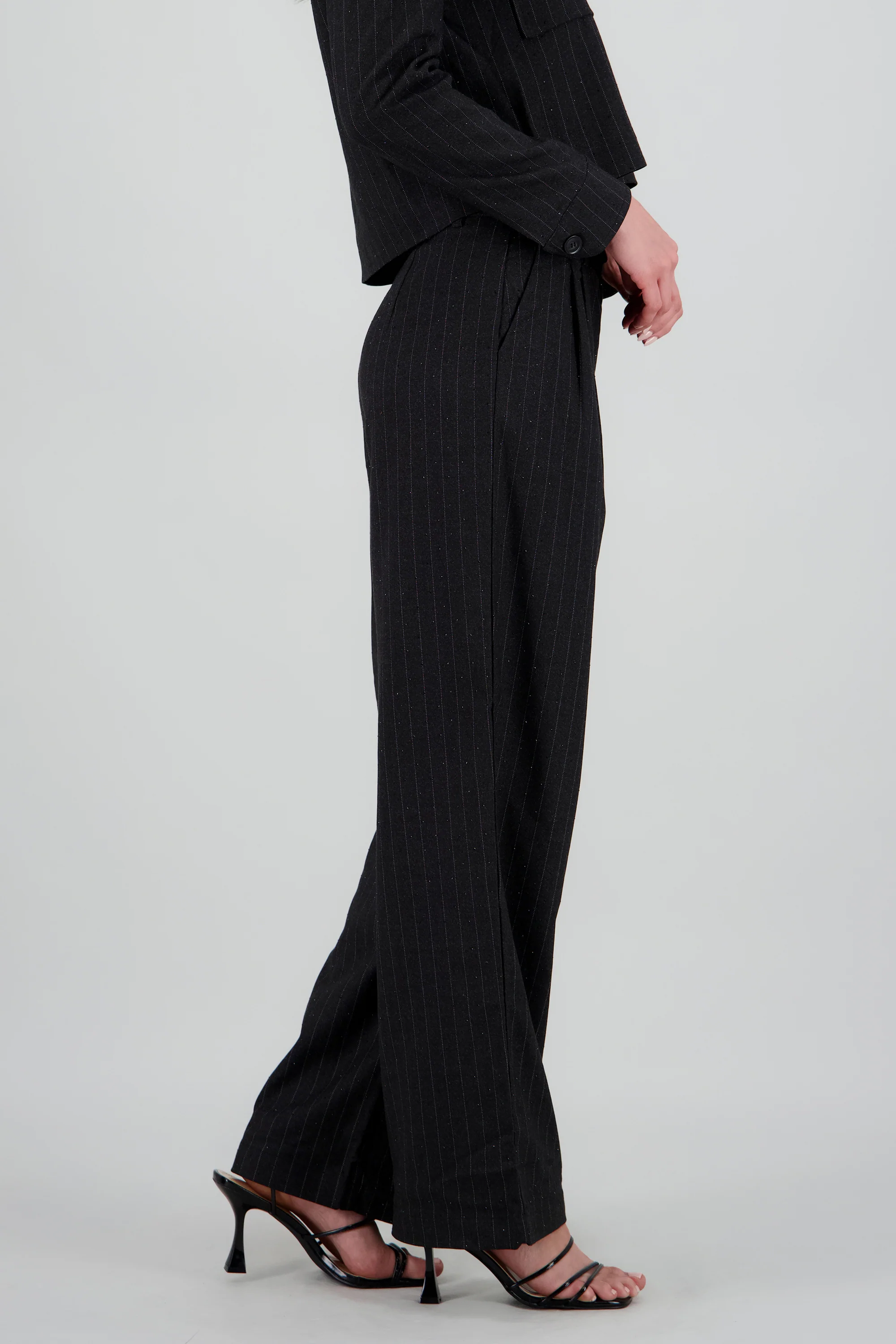 Pantalon amplio liso detalle tela - Image 3
