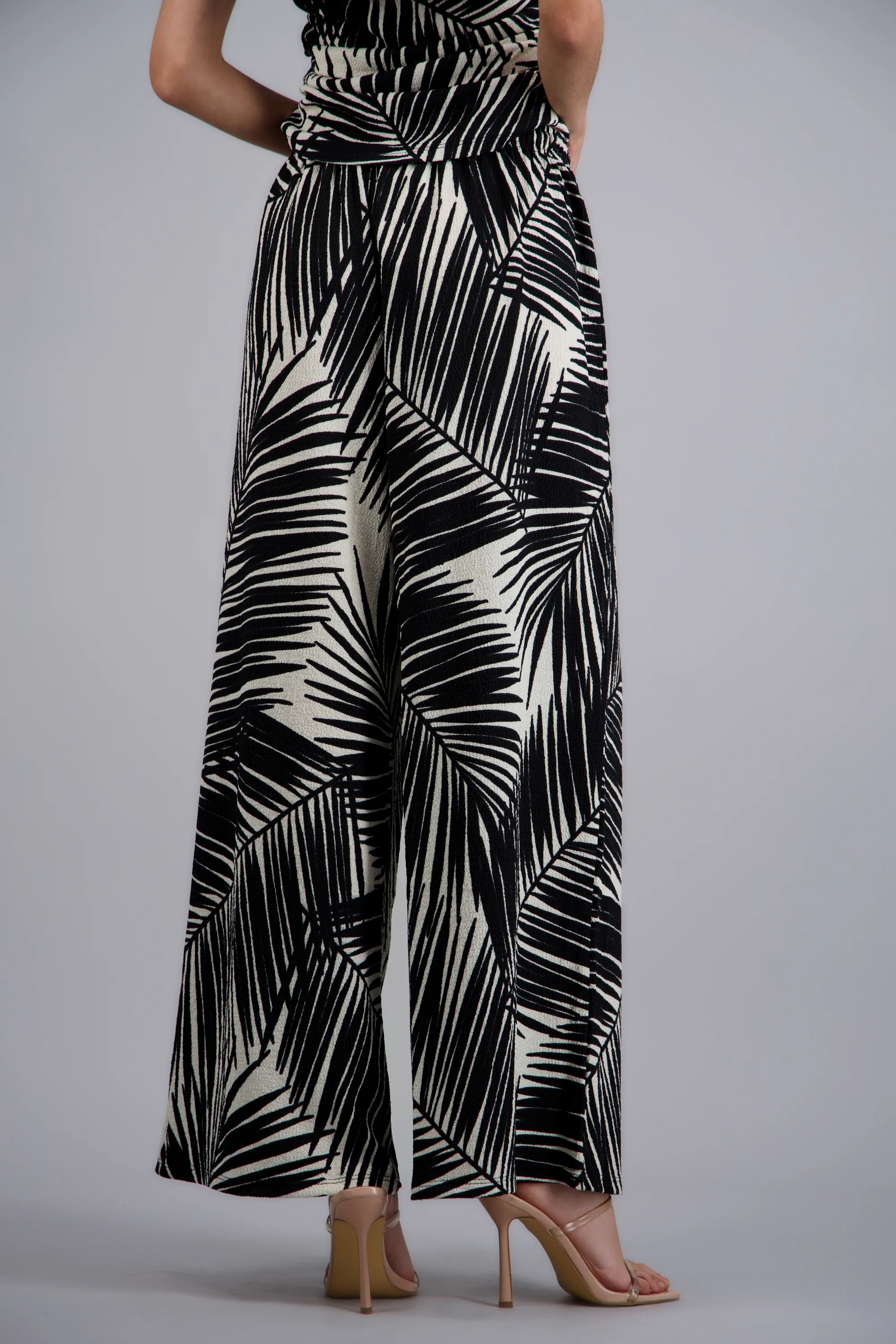 Pantalon amplio textura estampado - Image 4