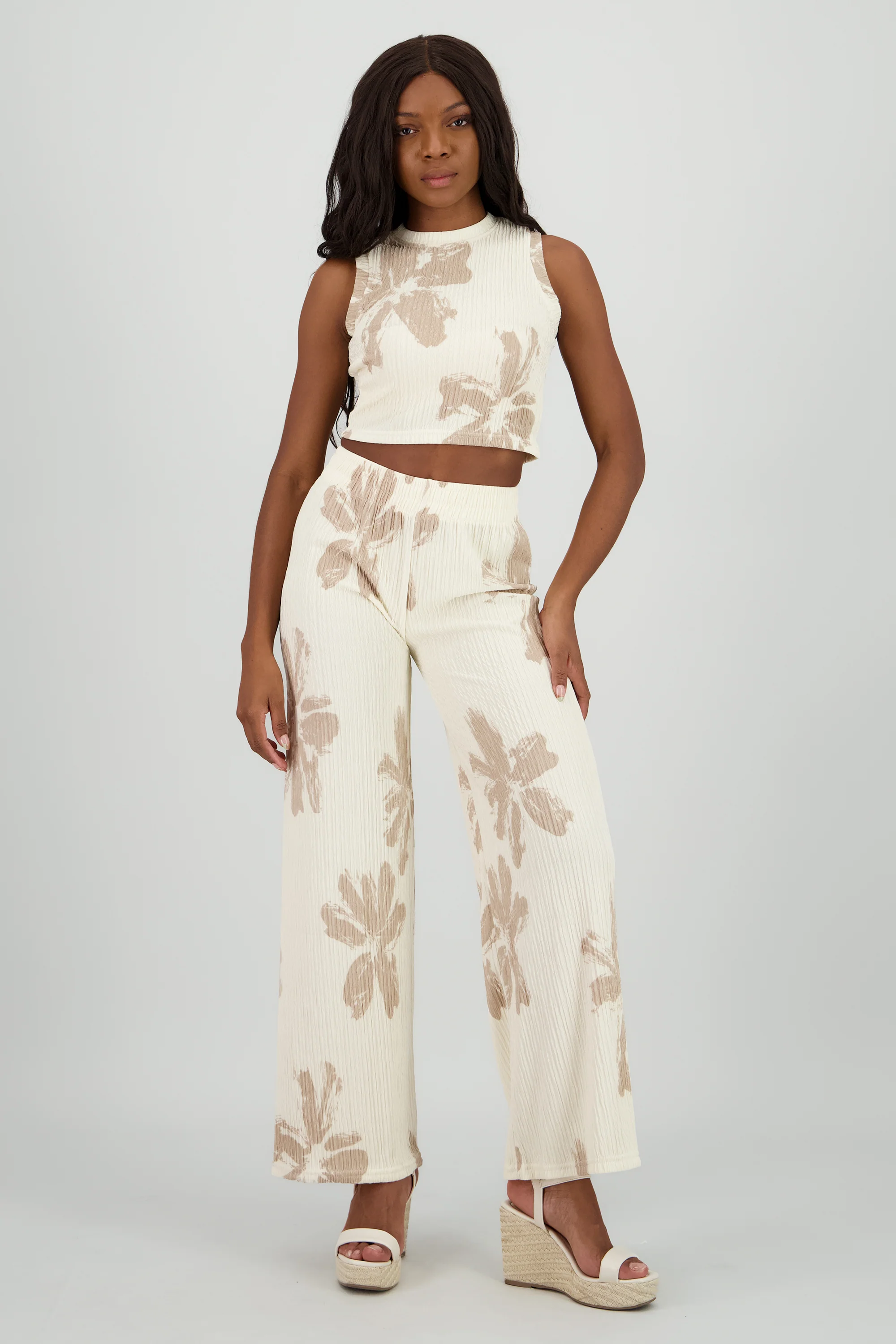 Pantalon amplio textura flores