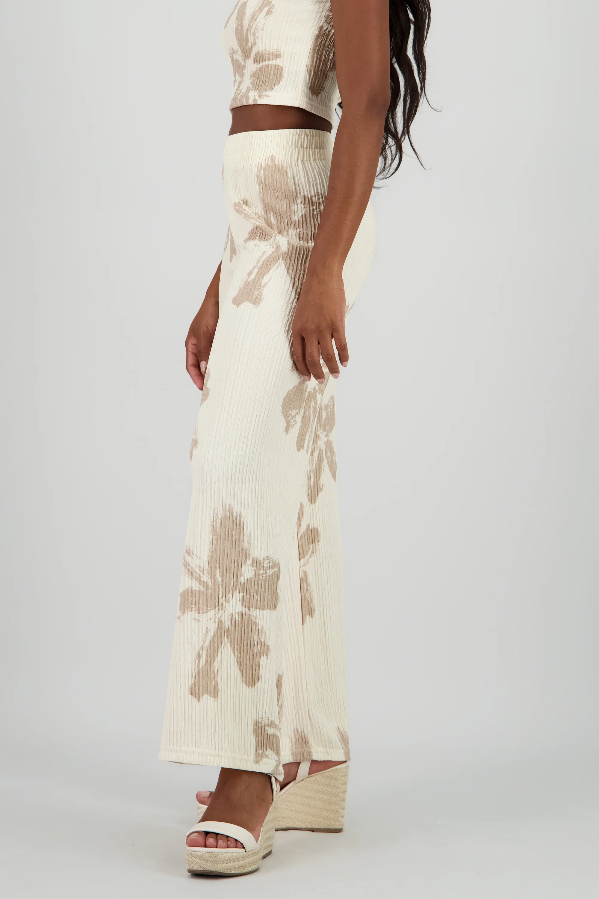 Pantalon amplio textura flores - Image 3