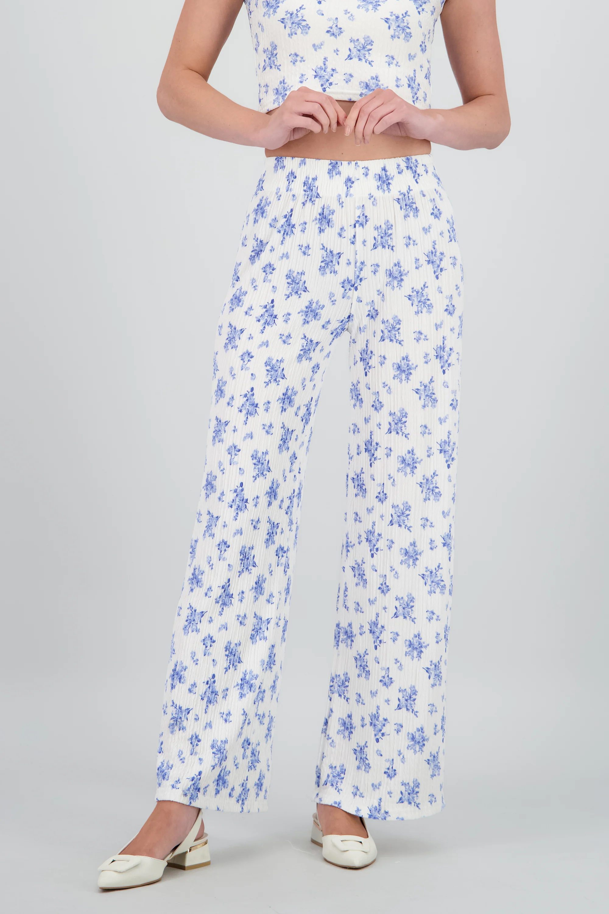 Pantalon amplio textura y flores - Image 2