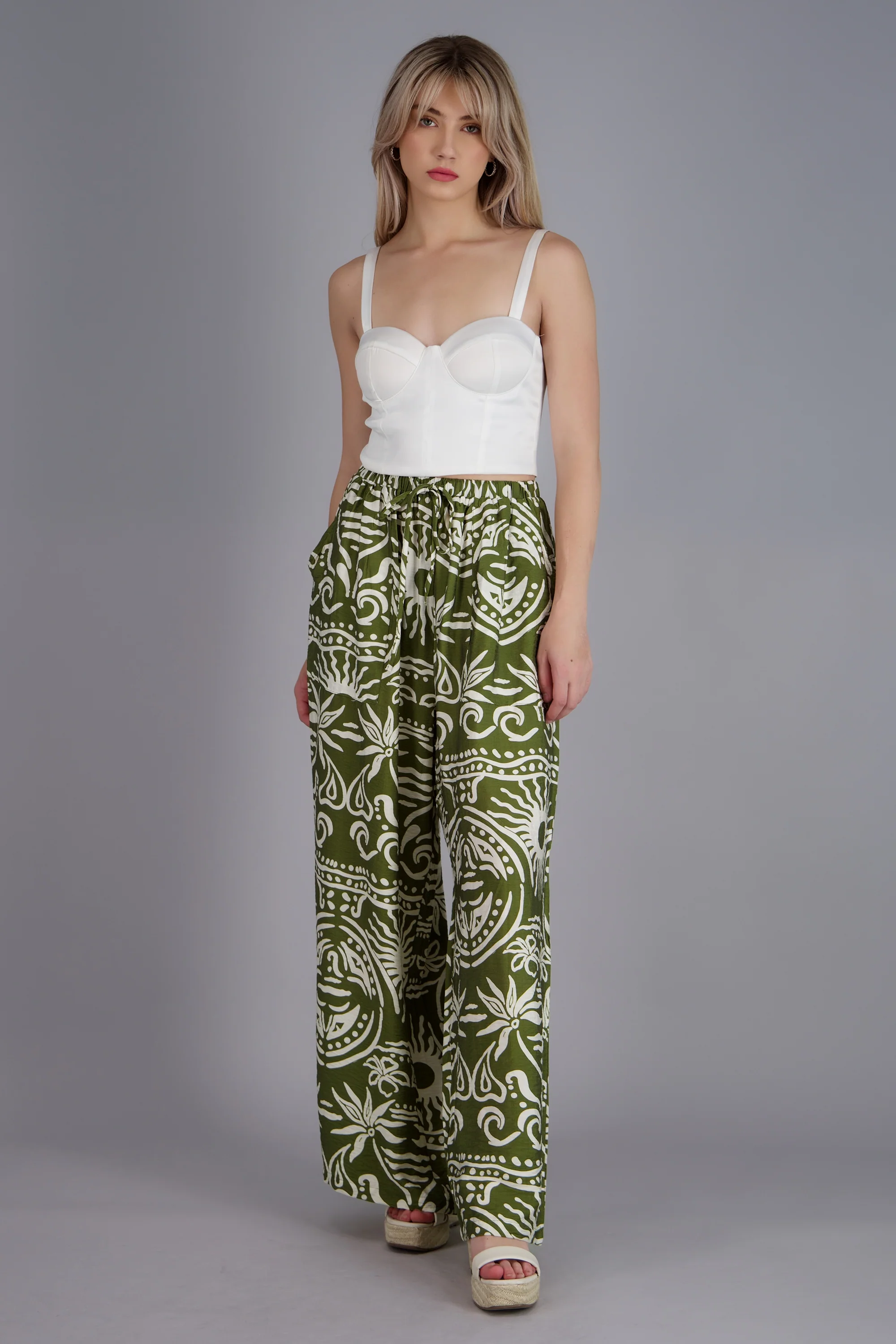 Pantalón ancho con estampados - Image 2