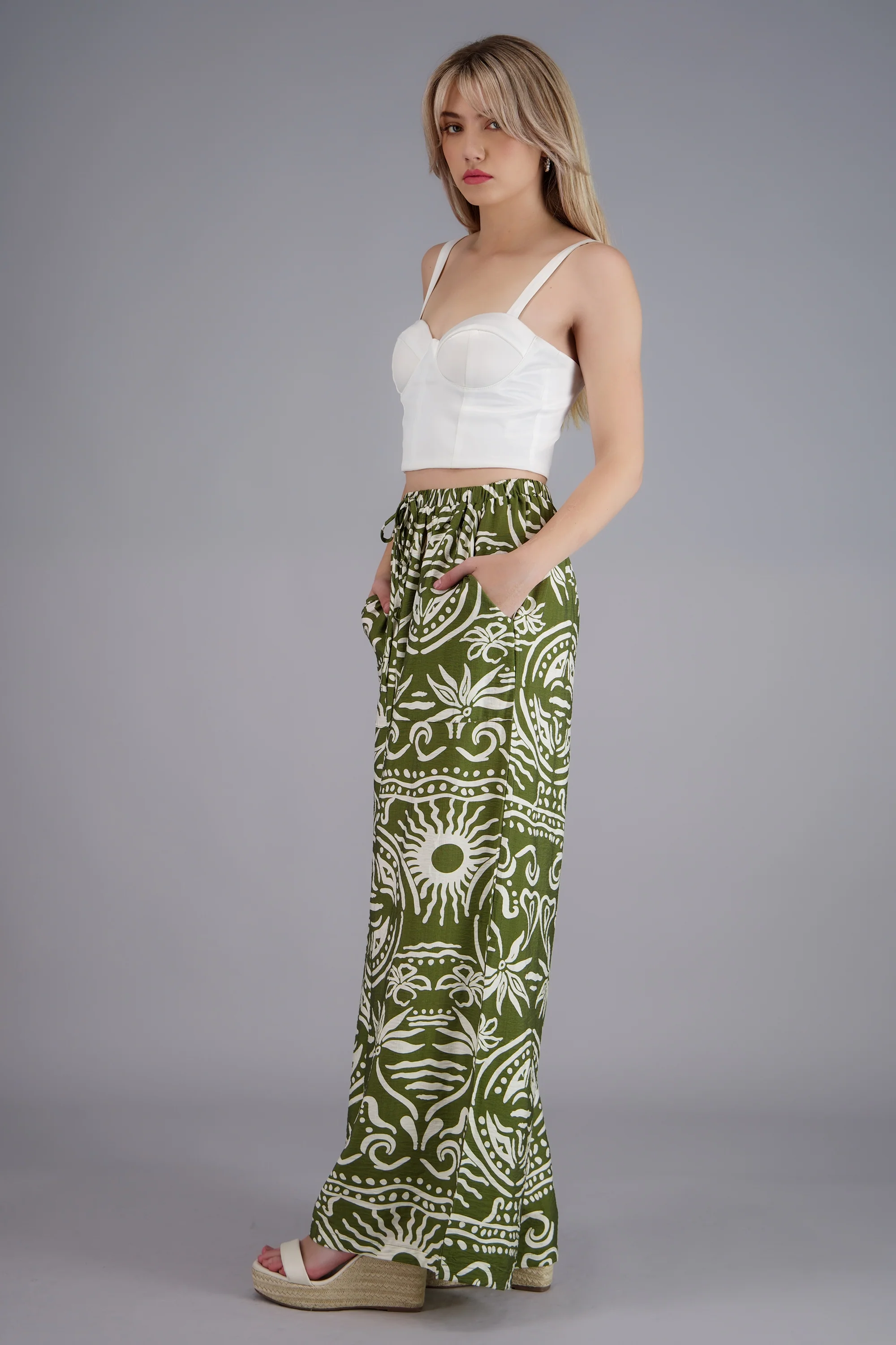 Pantalón ancho con estampados - Image 3
