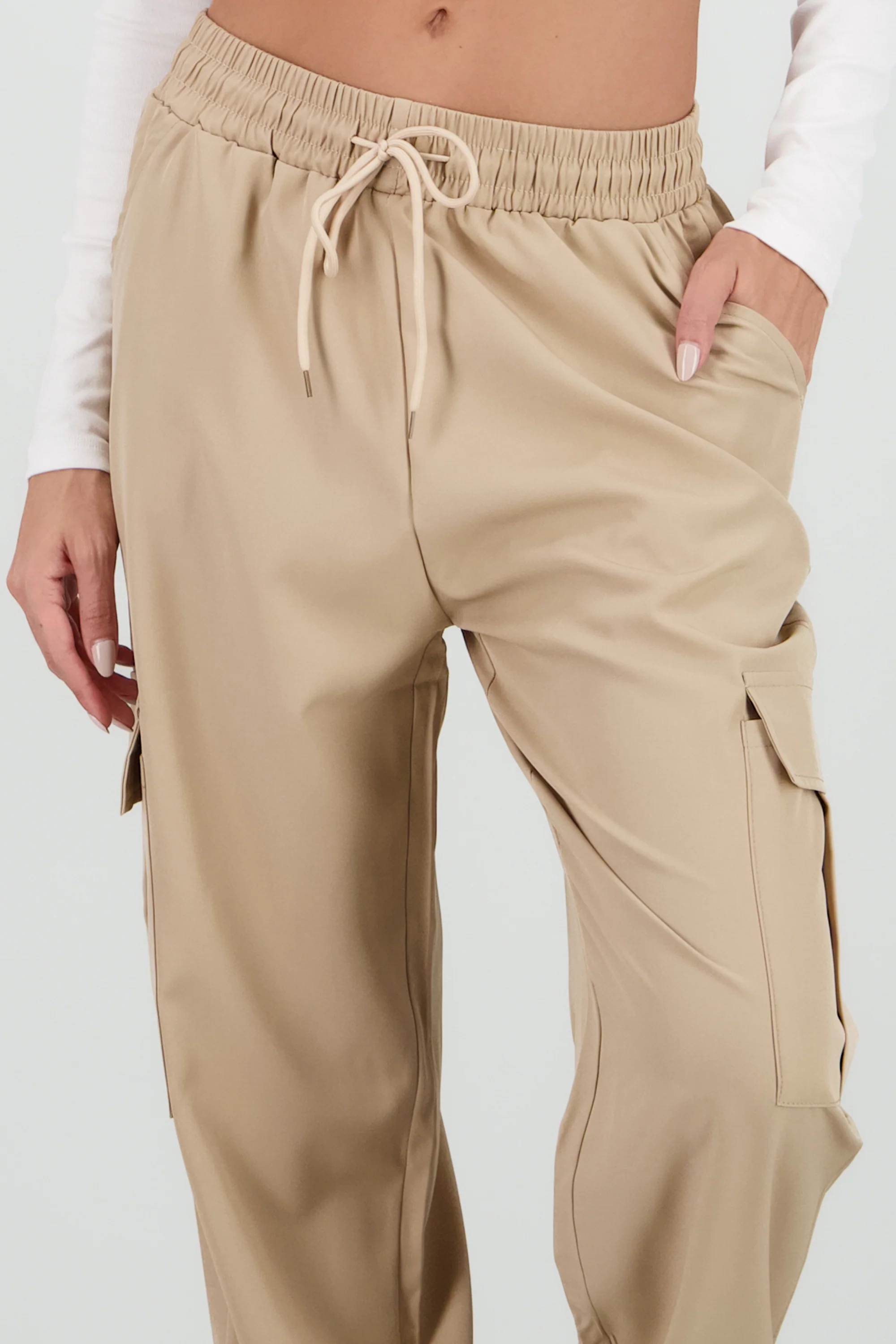 Pantalón Cargo Monocolor Bolsas - Image 5