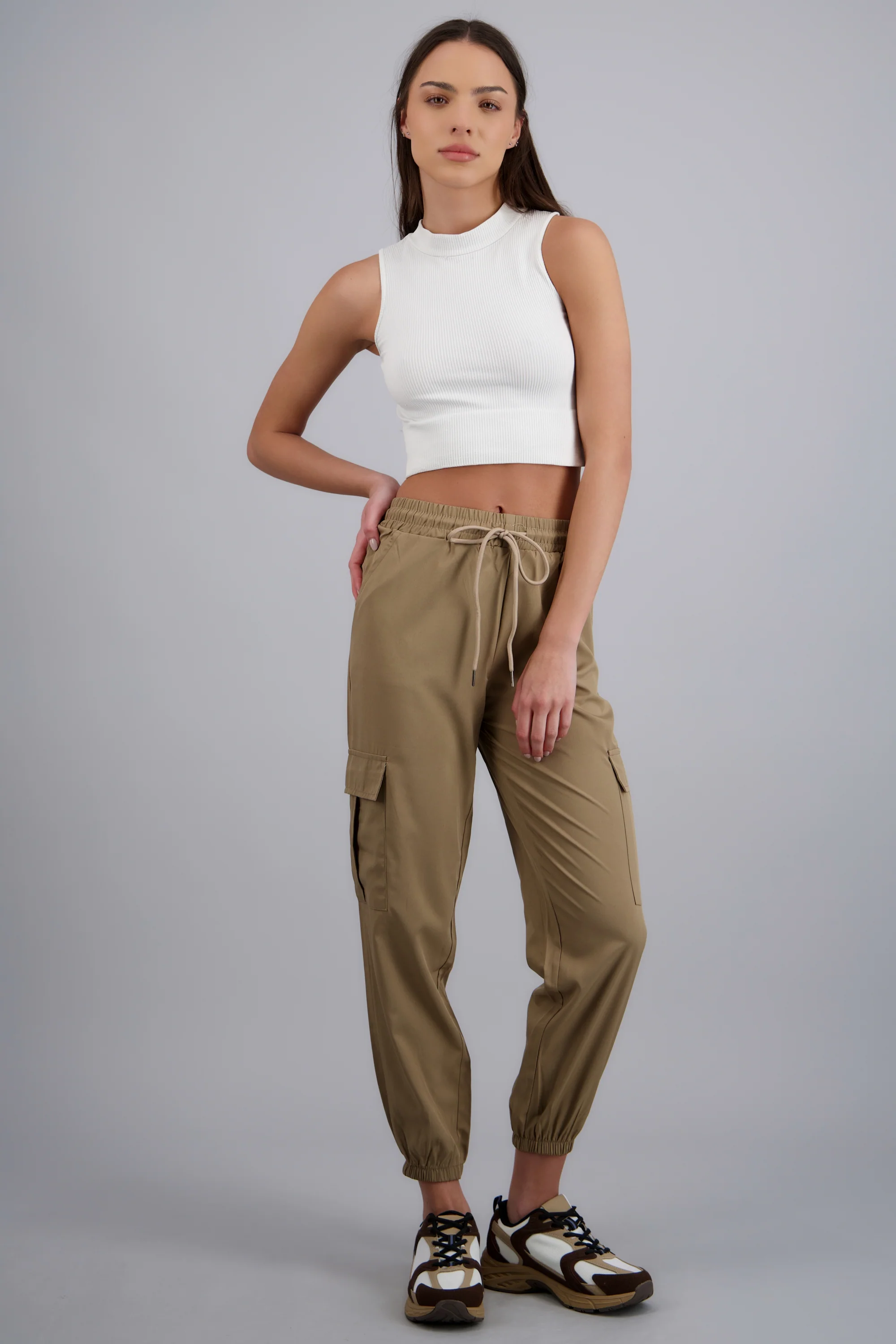Pantalón Cargo Monocolor Bolsas - Image 3
