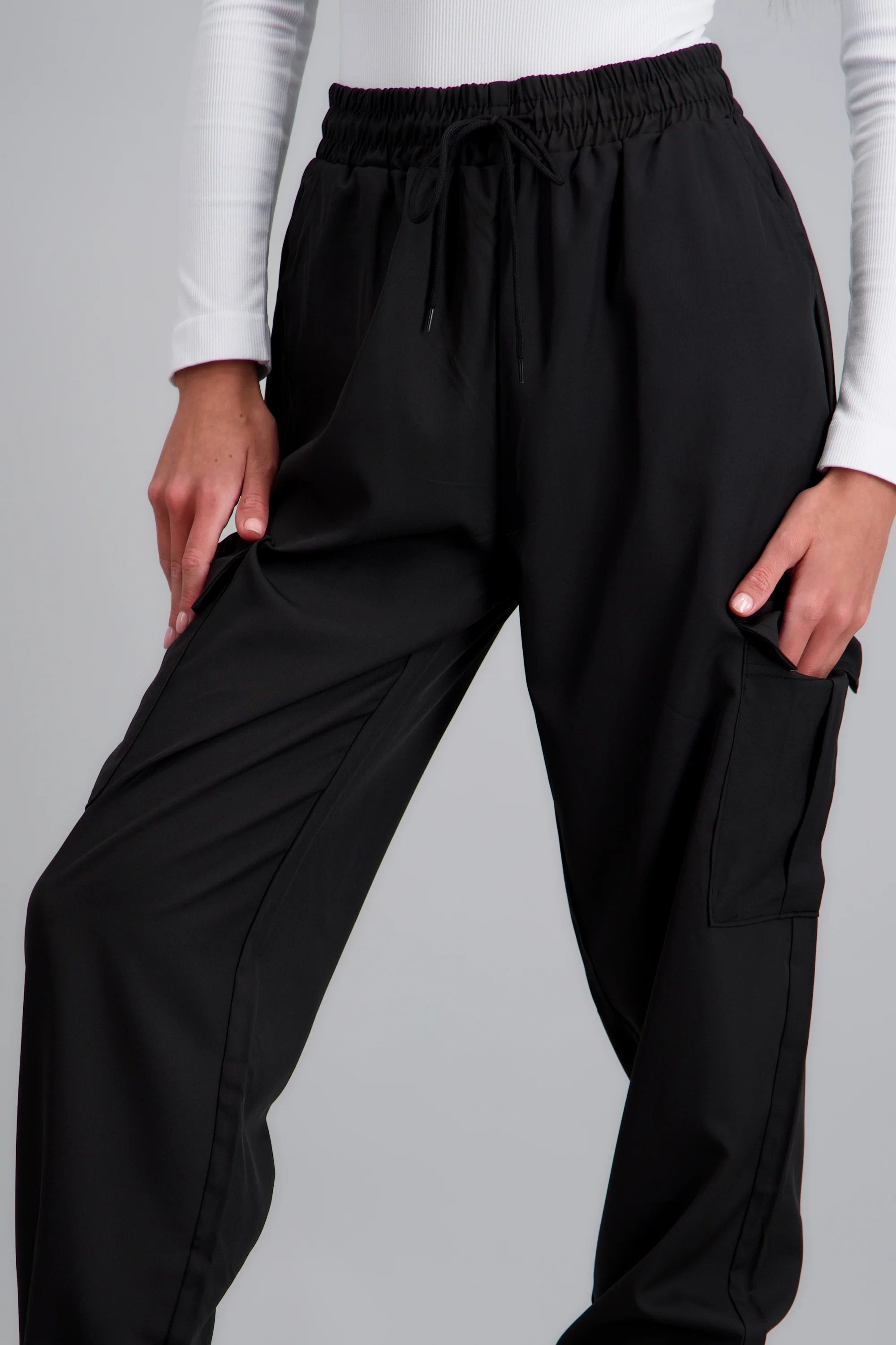 Pantalón Cargo Monocolor Bolsas - Image 6