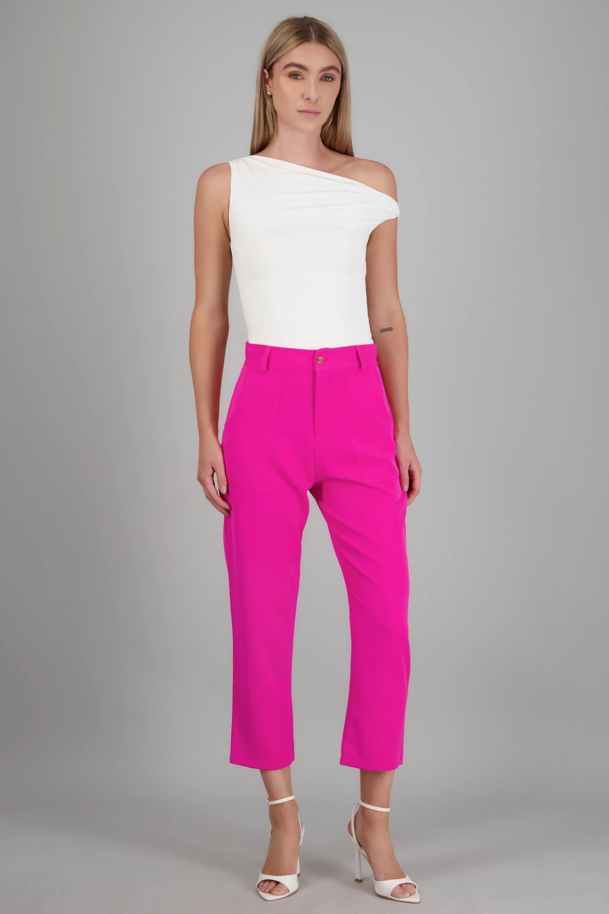 Pantalón Cintura Alta Capri Bolsas - Image 2