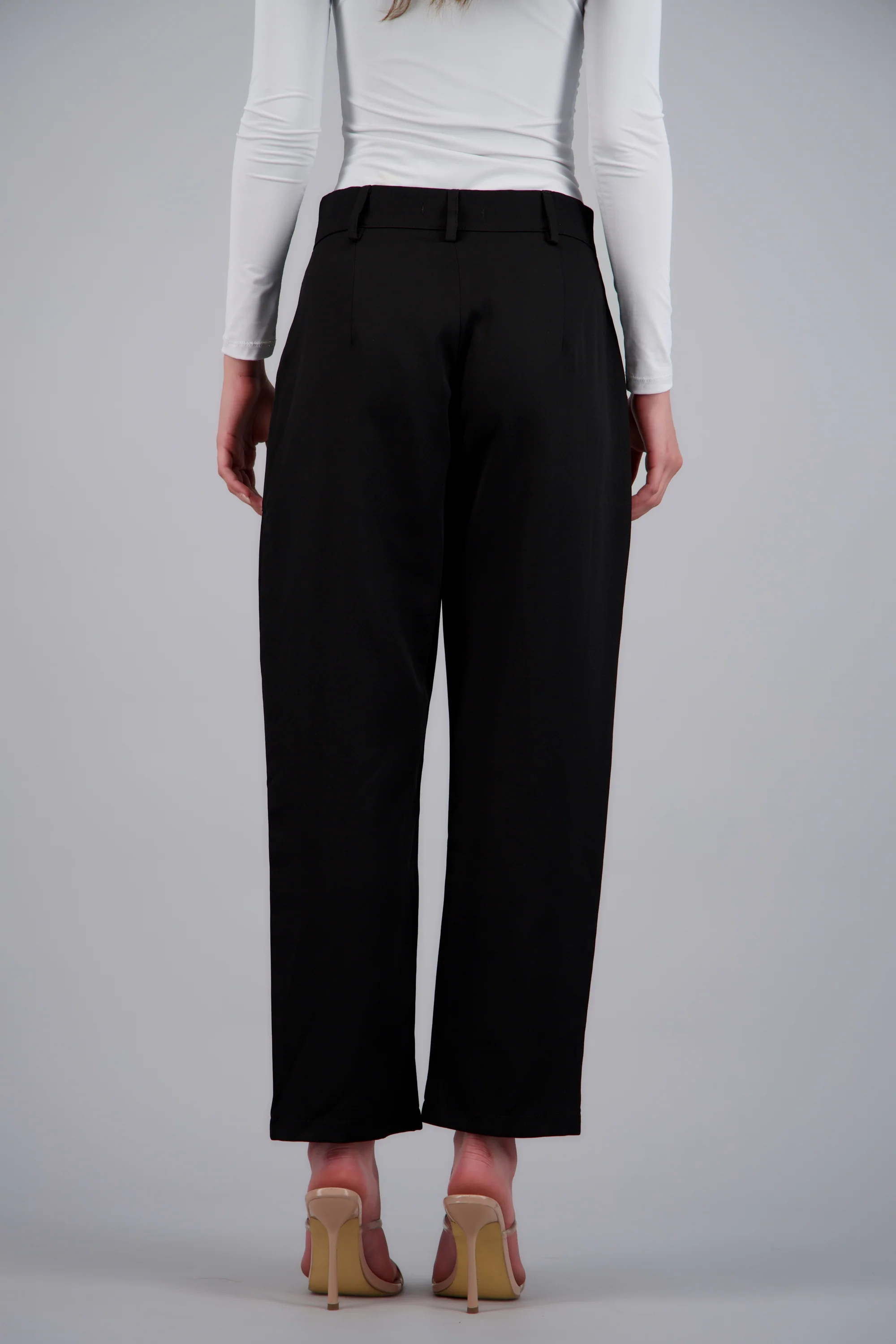 Pantalón con bolsas - Image 6