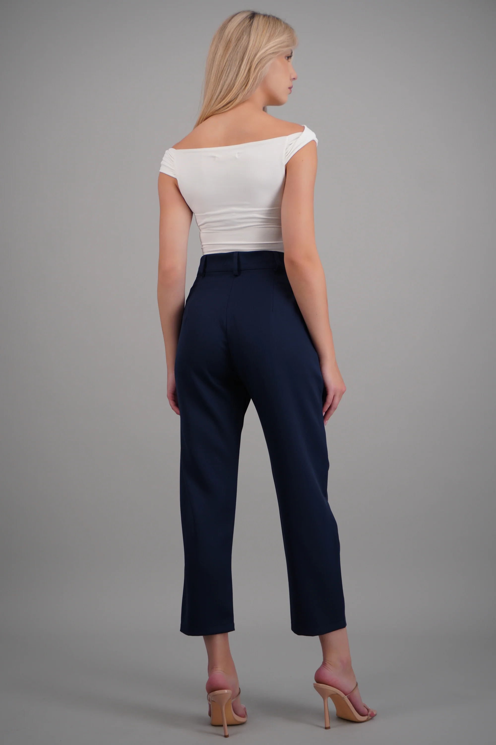 Pantalón con bolsas - Image 5