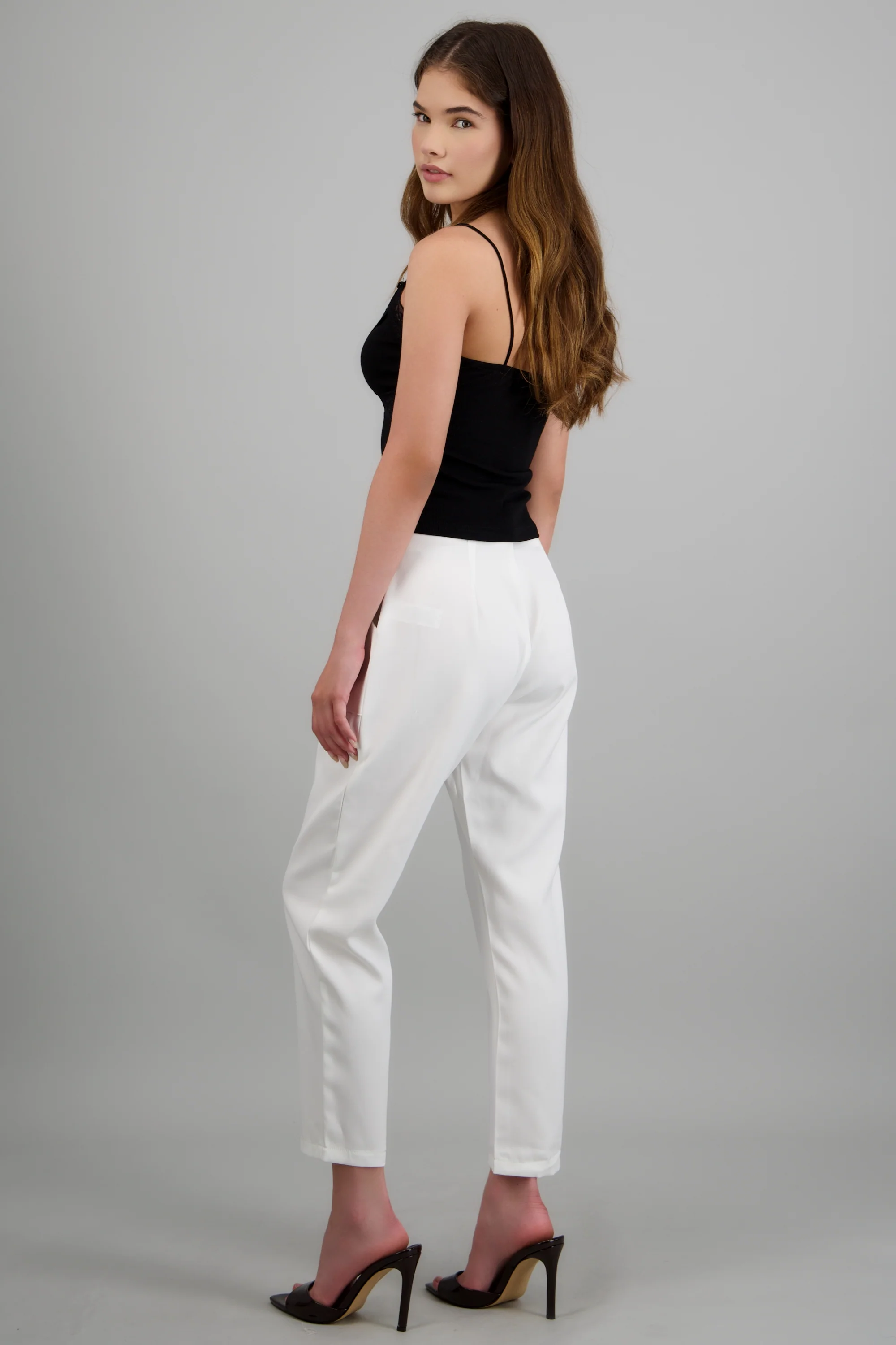 Pantalón con bolsas - Image 4