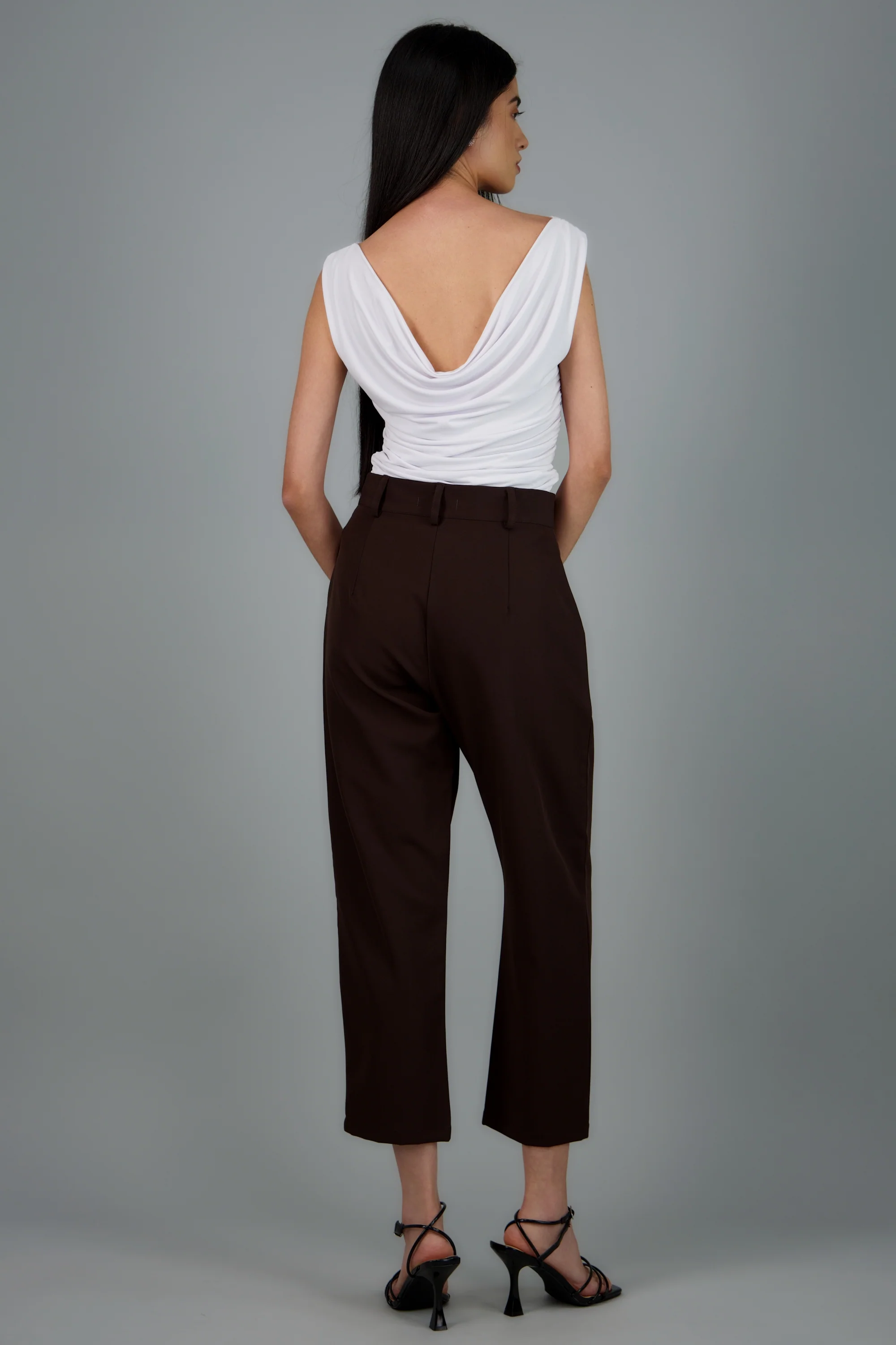 Pantalón con bolsas - Image 4