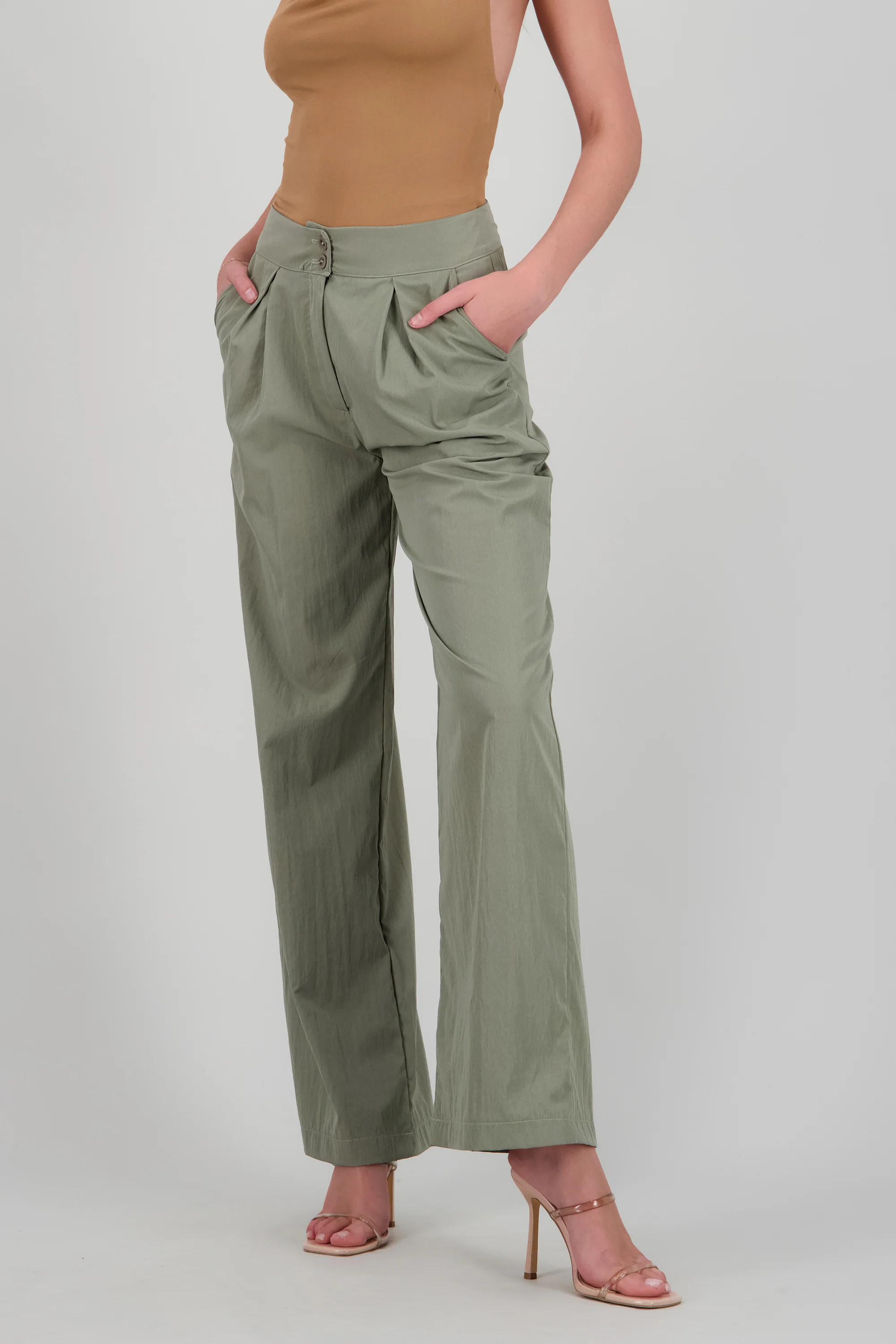 Pantalón con detalle de pinzas - Image 2