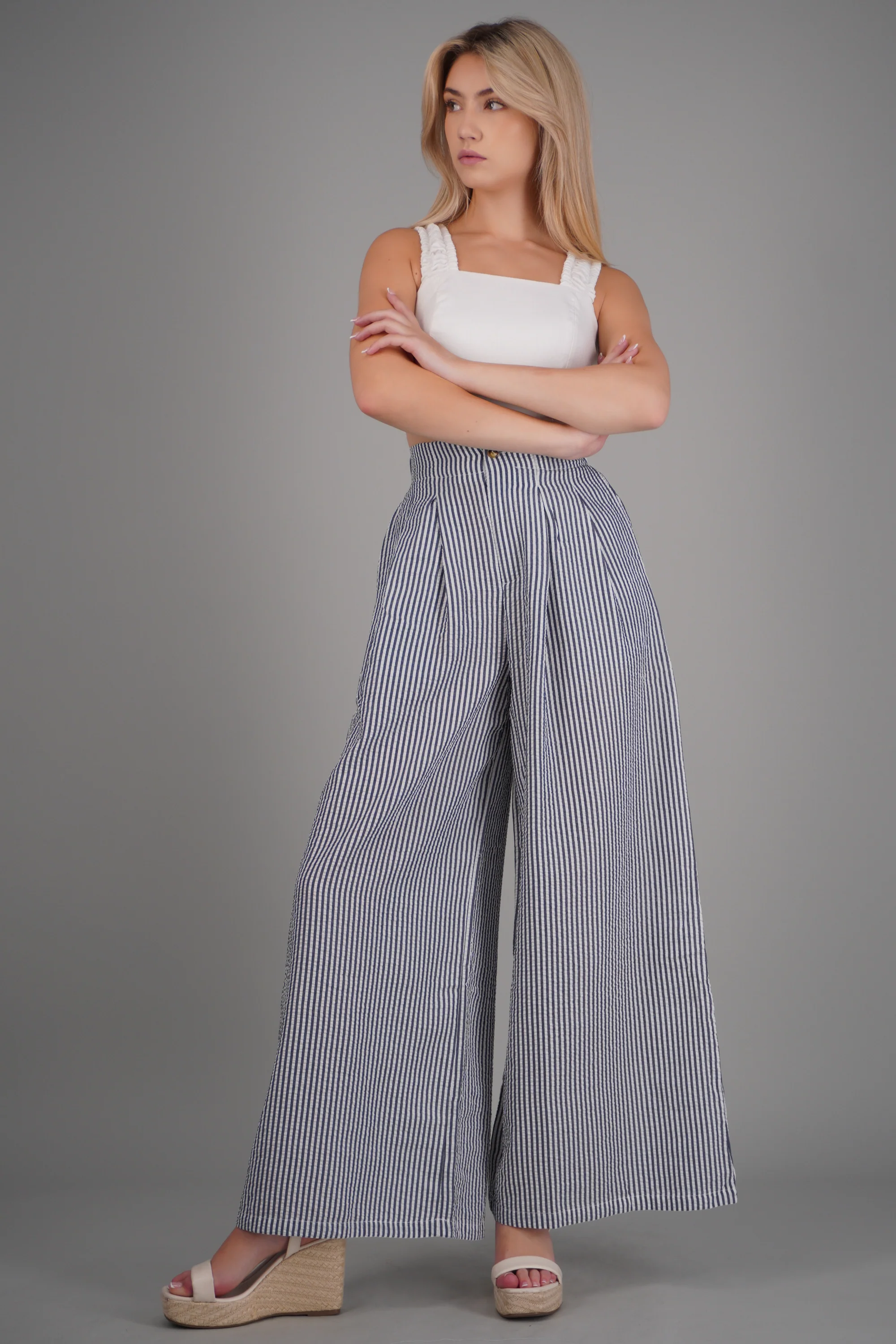 Pantalón de rayas detalle pinzas