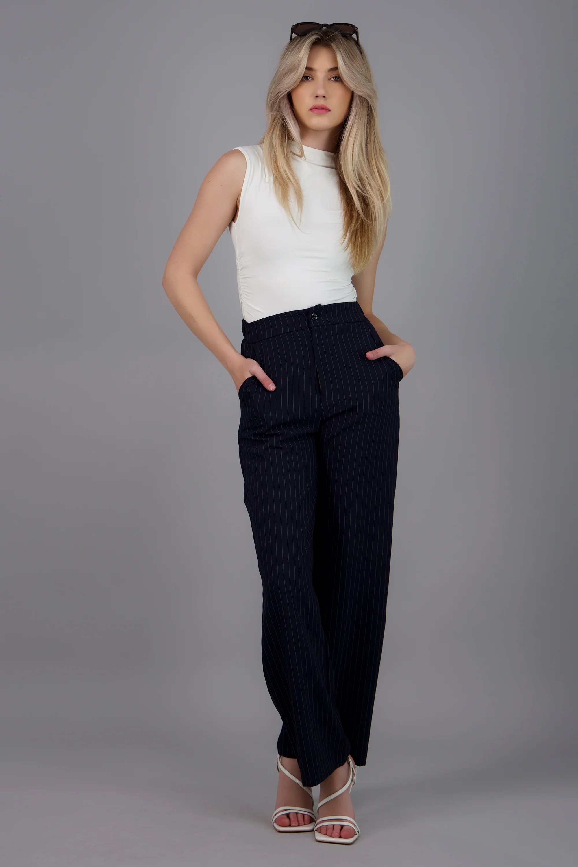 Pantalon de rayas recto con bolsas - Image 2