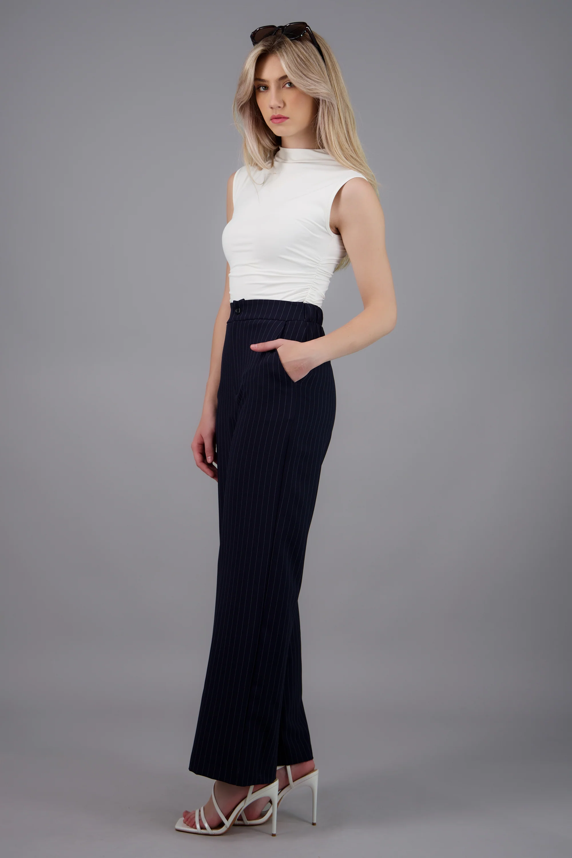 Pantalon de rayas recto con bolsas - Image 3