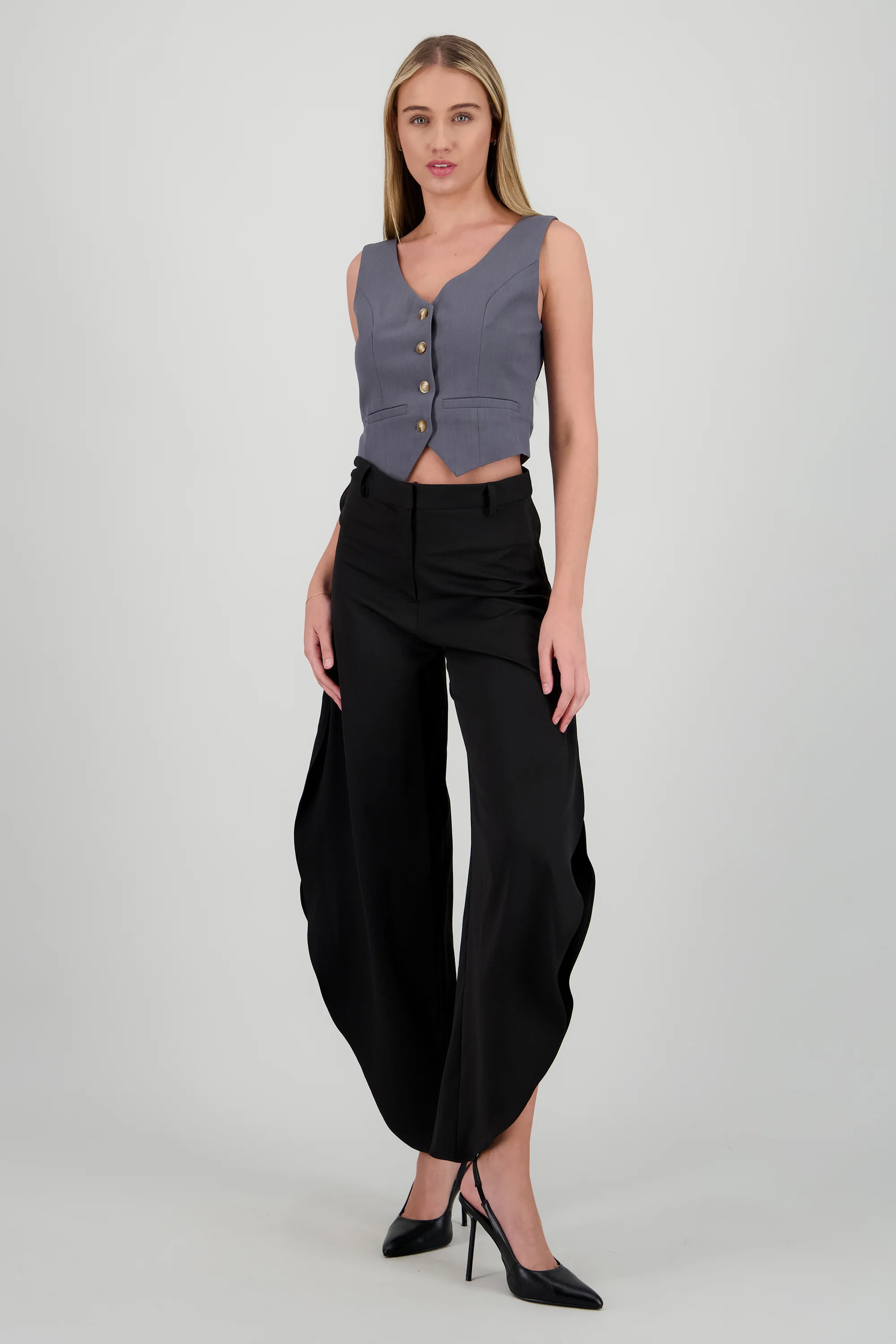 Pantalon detalle abertura costado