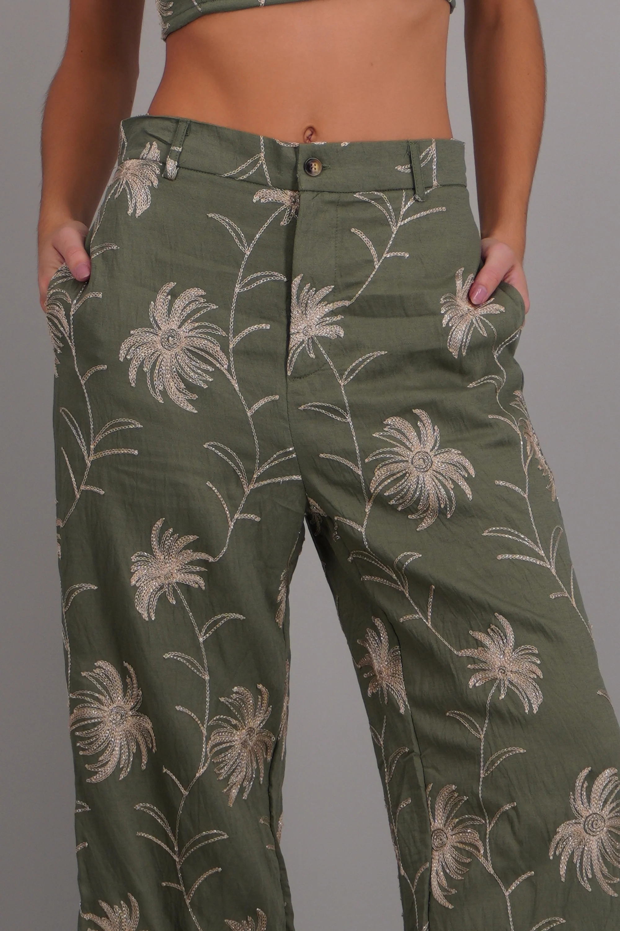 Pantalón detalle borado flores - Image 5