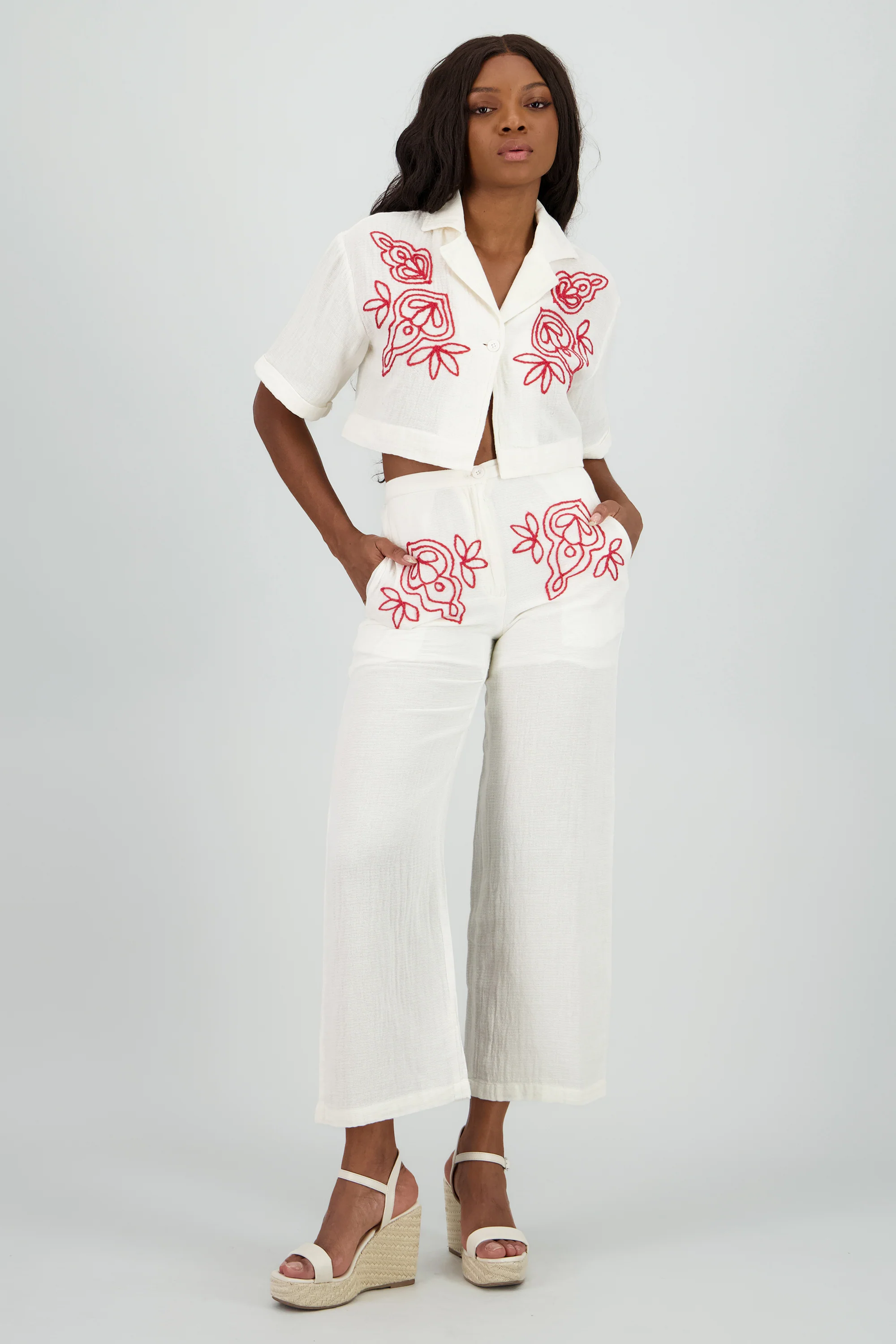 Pantalon detalle bordado
