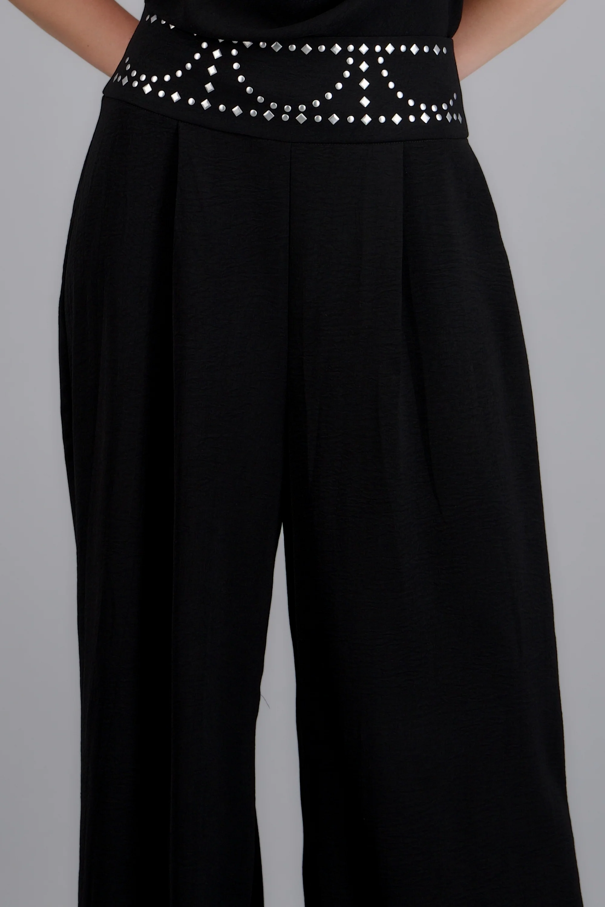 Pantalon detalle pretina con estoperoles - Image 5