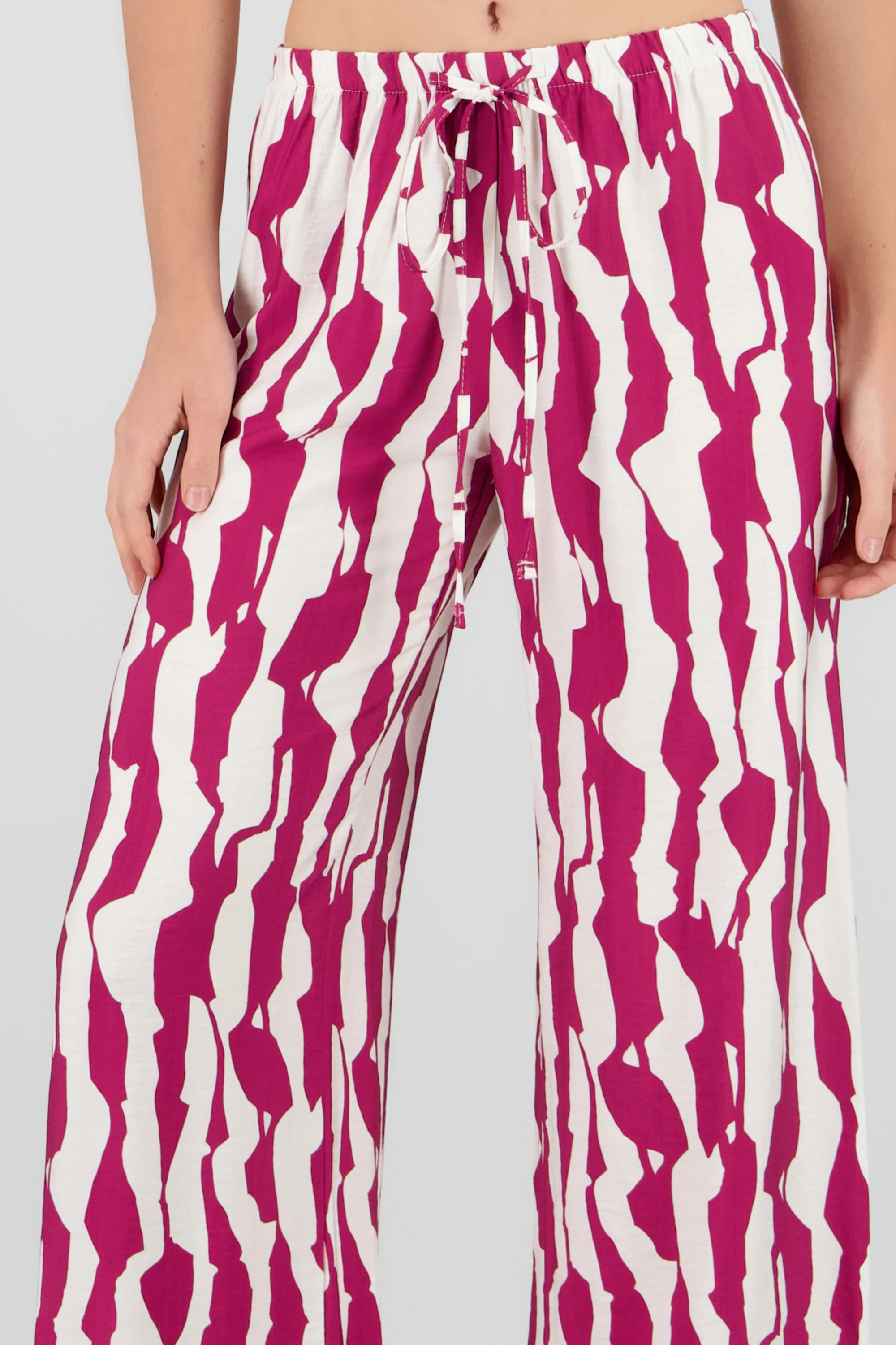 Pantalon estampado grecas fluido - Image 5