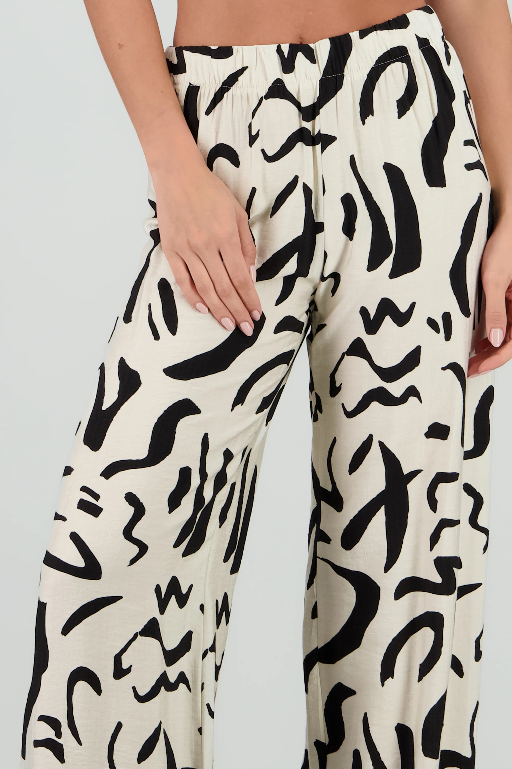 Pantalon fluido detalle estampado - Image 5