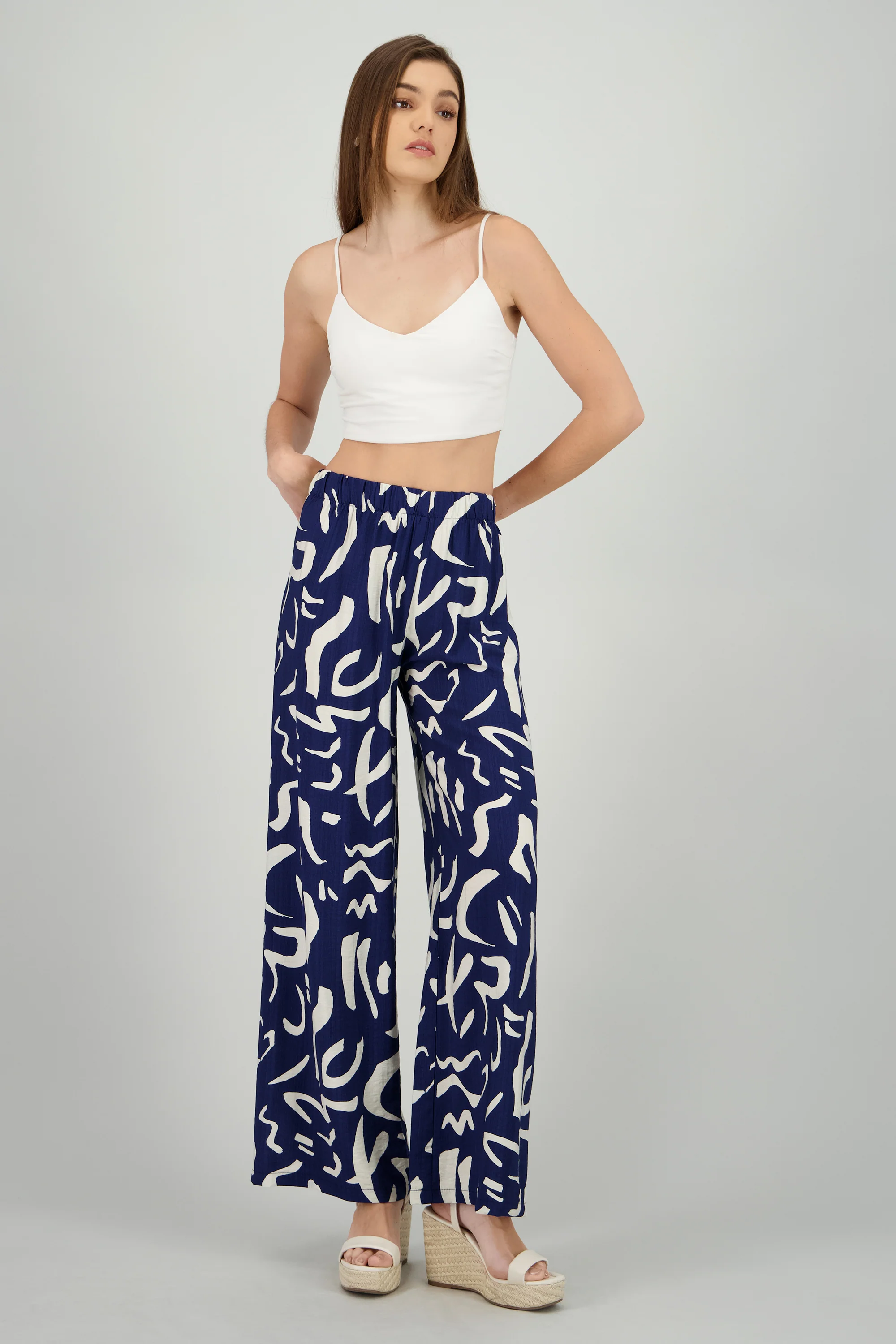 Pantalon fluido detalle estampado
