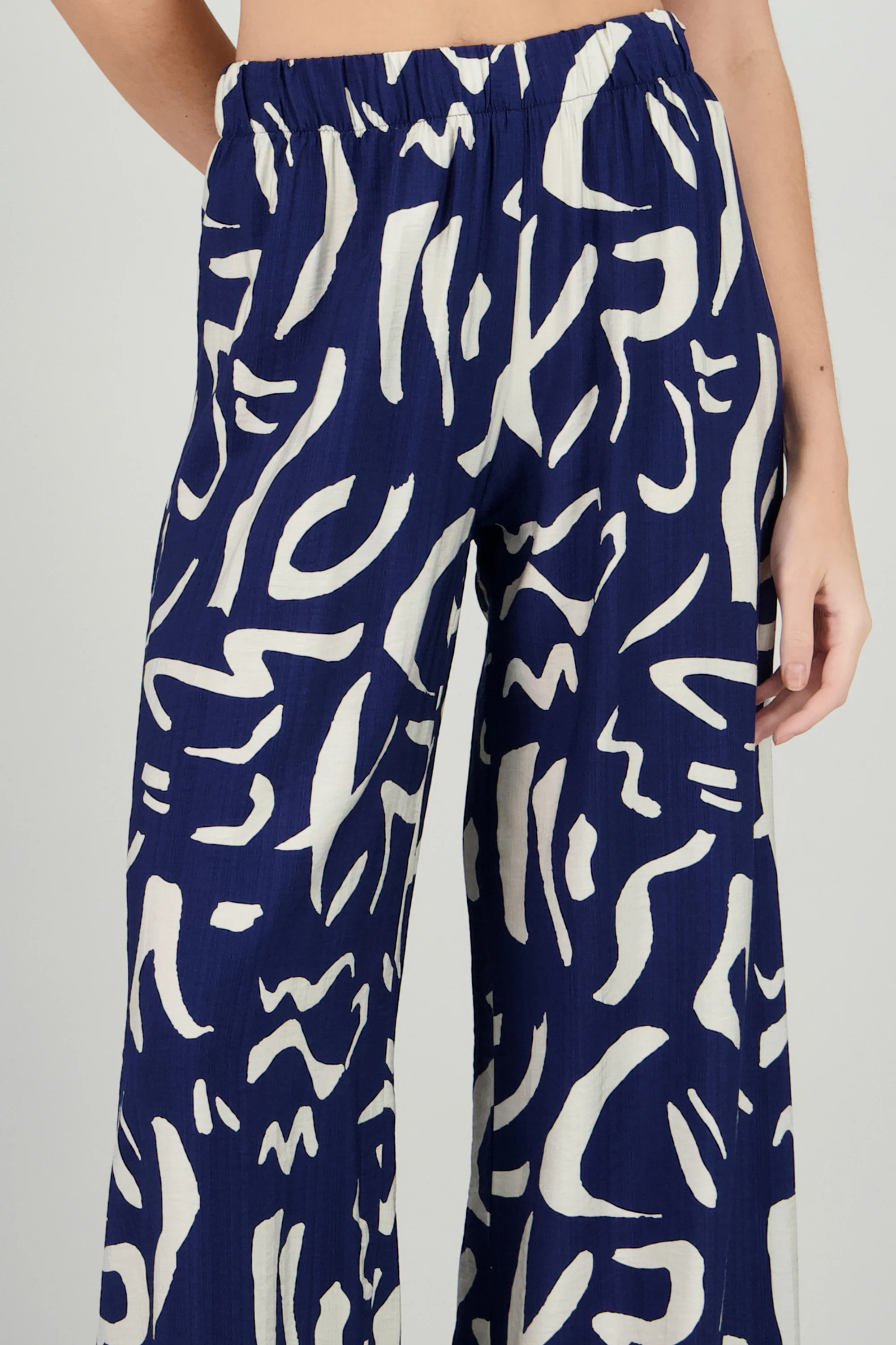 Pantalon fluido detalle estampado - Image 5