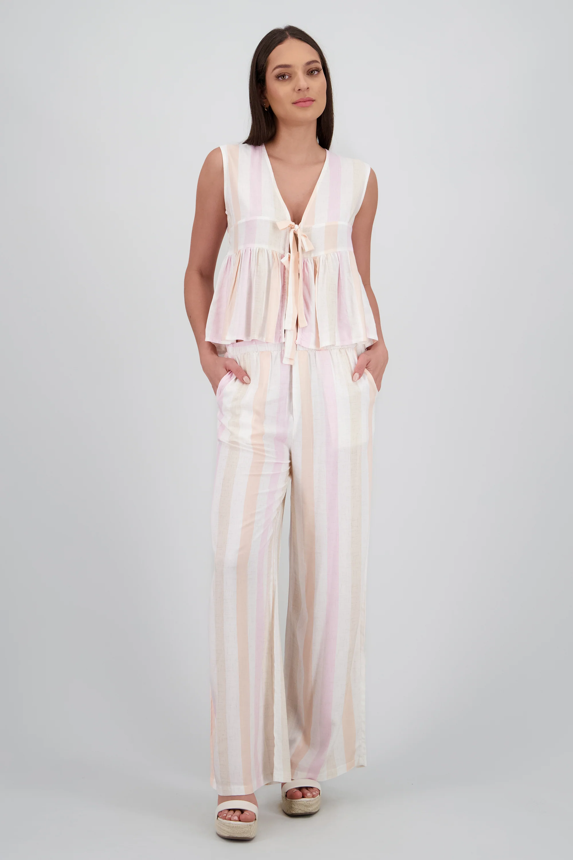 Pantalon fluido detalle jareta