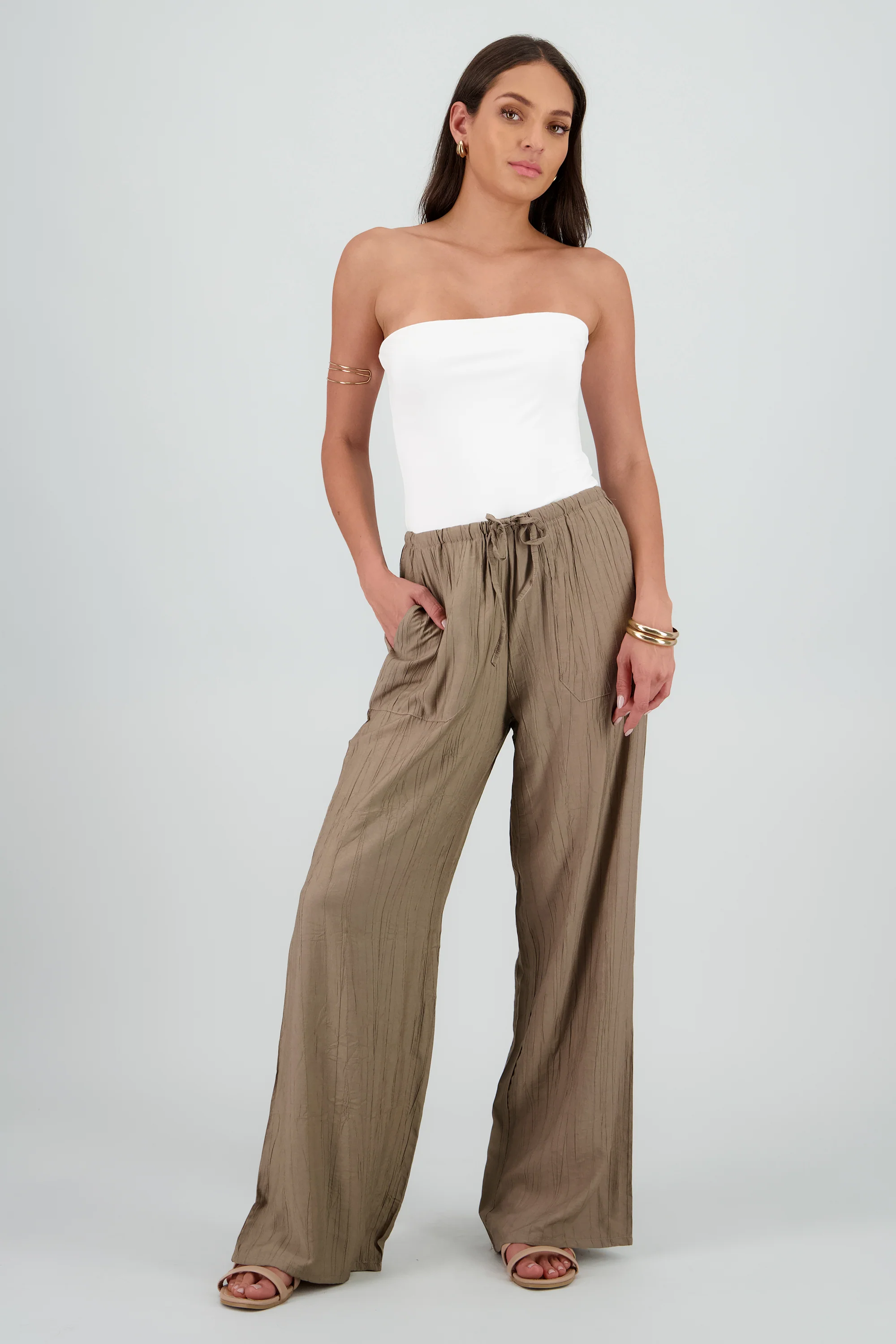 Pantalón fluido detalle jareta funcional
