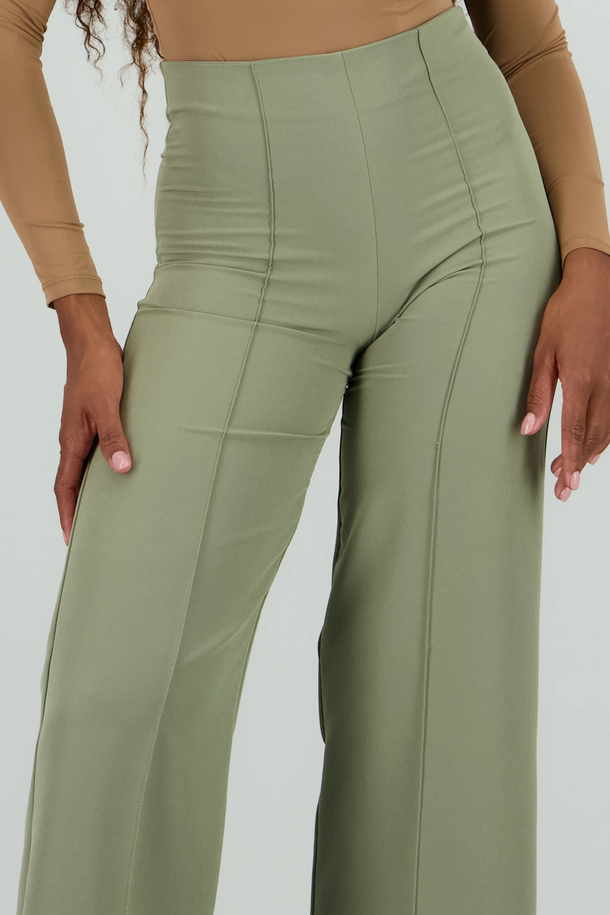 Pantalon liso amplio detalle costura - Image 5