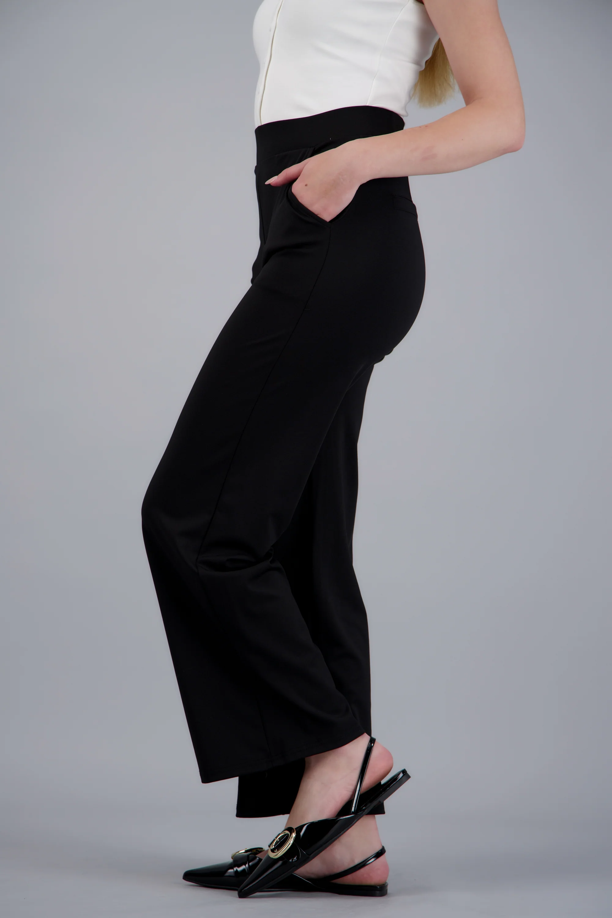 Pantalon liso con bolsas - Image 3
