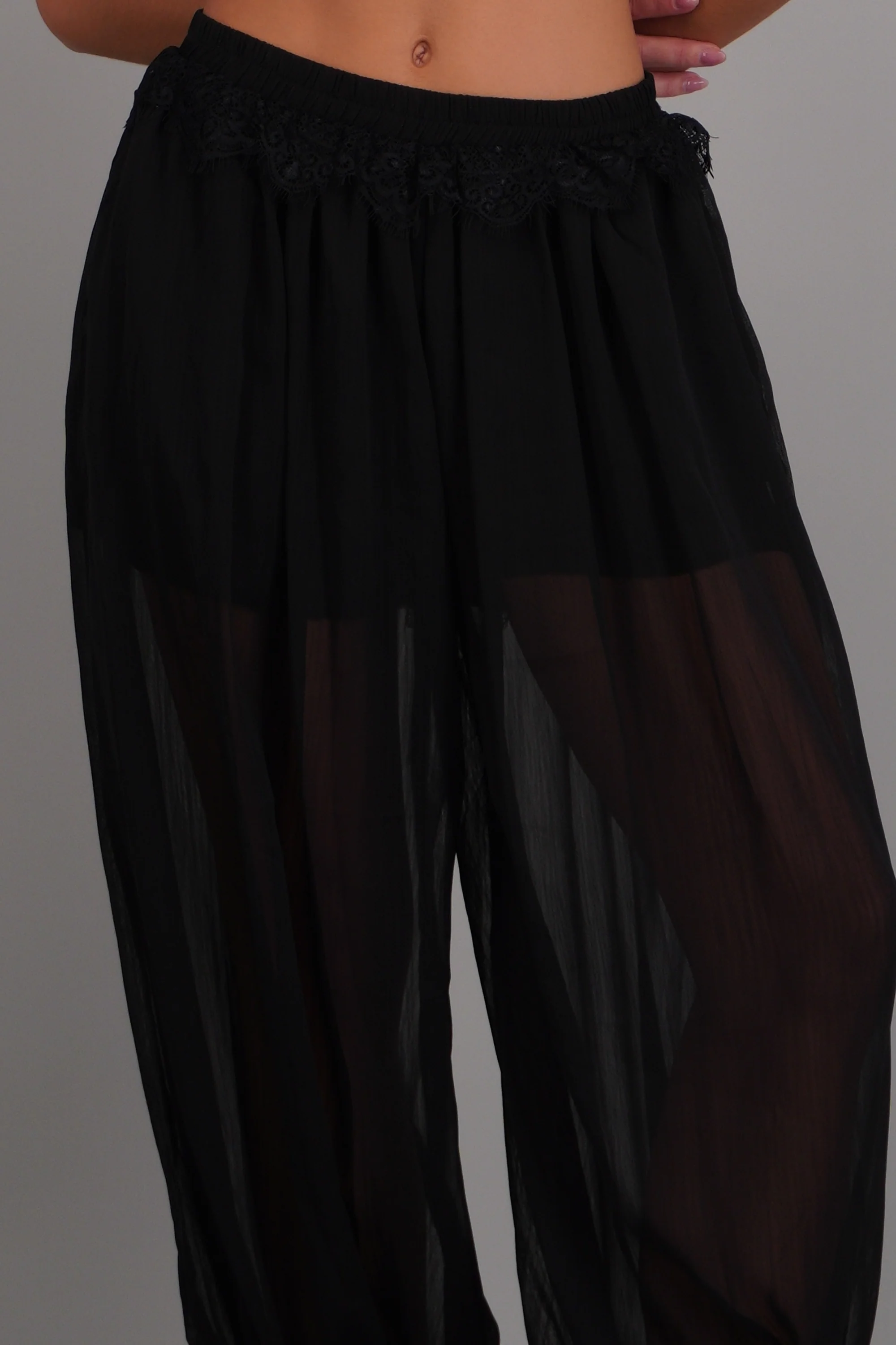 Pantalon liso con encaje acabado balloon - Image 5