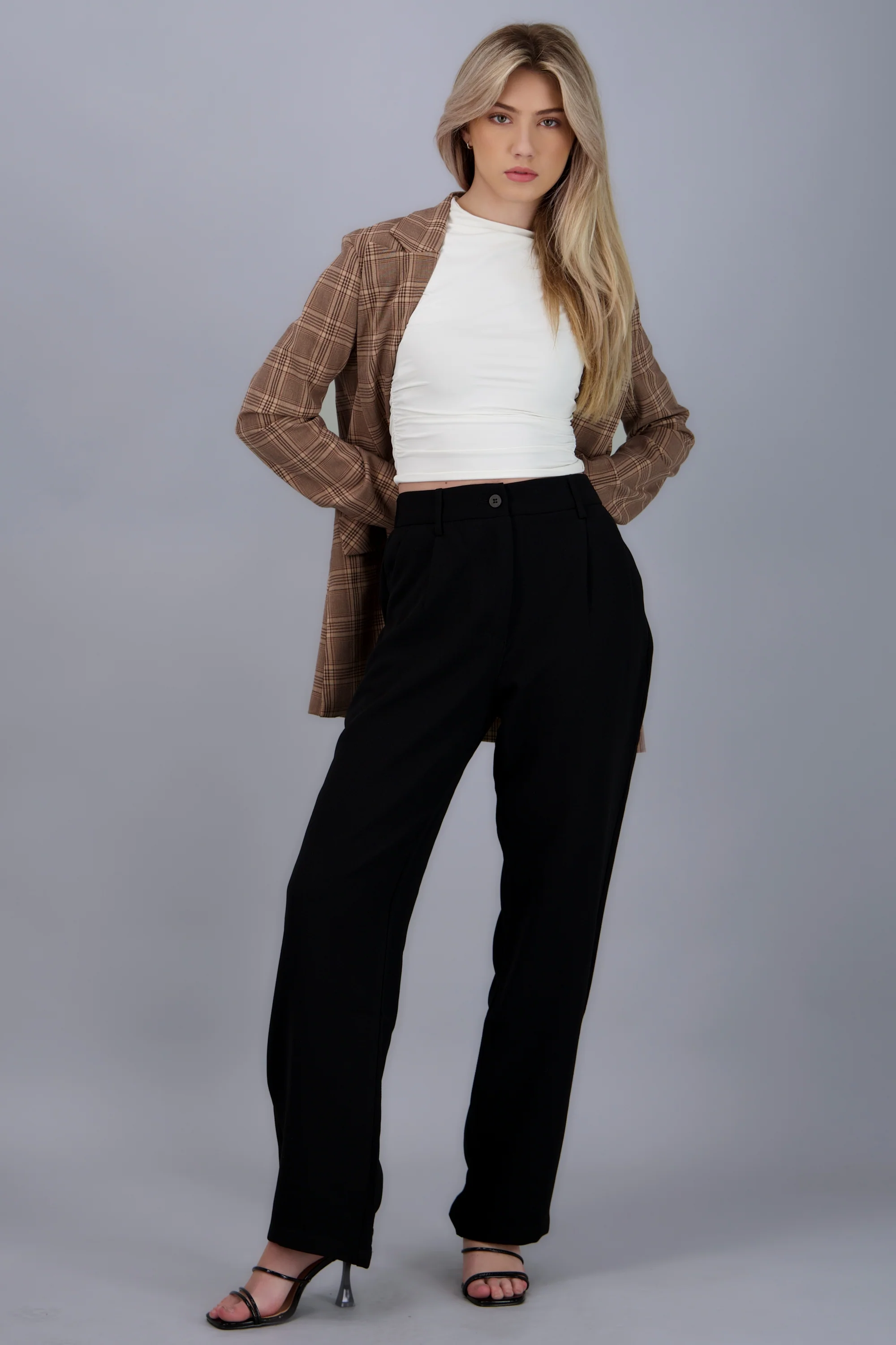Pantalon liso con pinzas